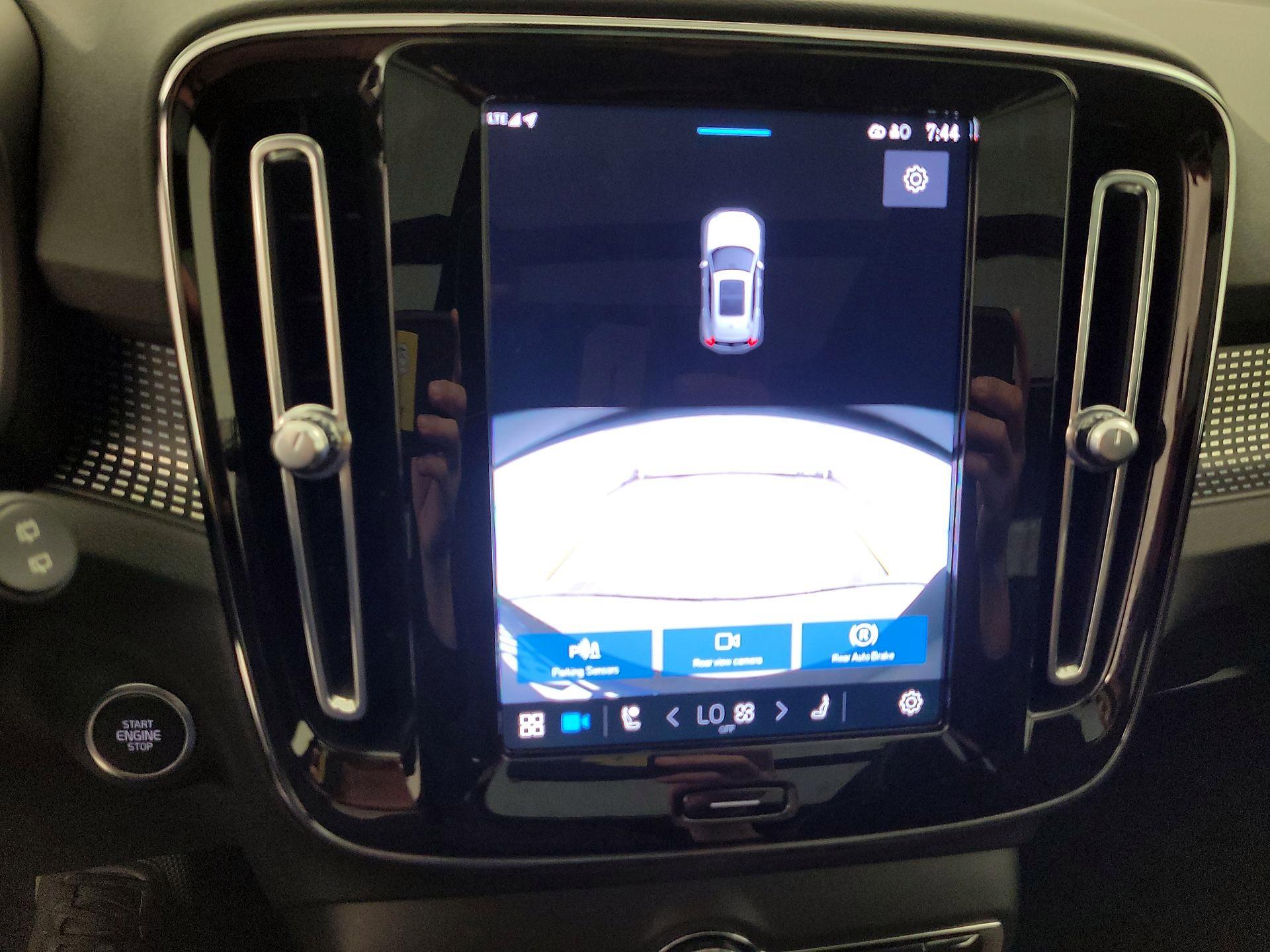 Thumbnail: 2023 Volvo XC40 - 15