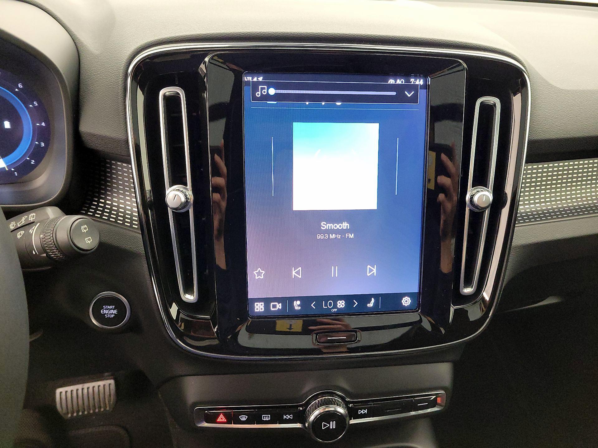 Thumbnail: 2023 Volvo XC40 - 16