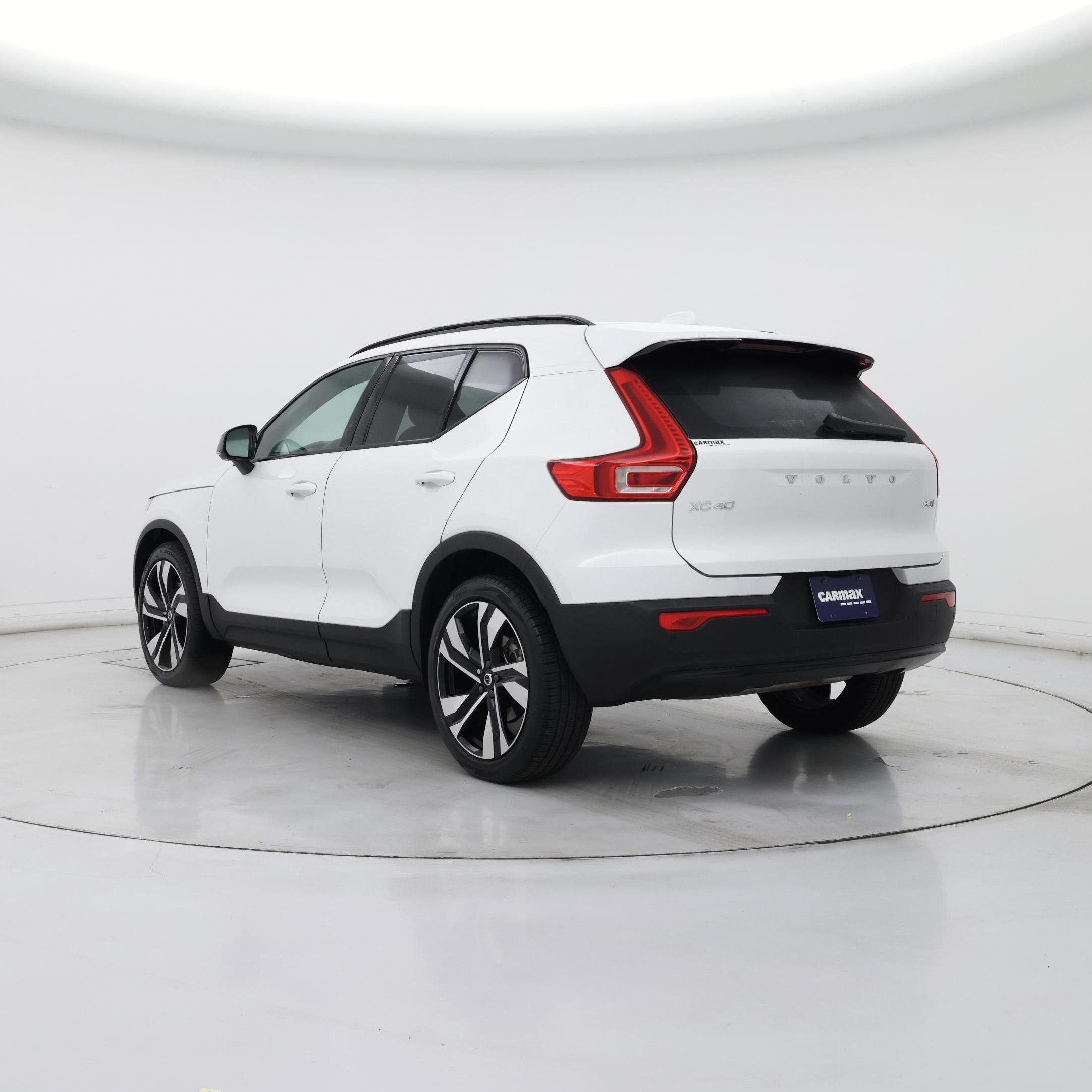 Thumbnail: 2023 Volvo XC40 - 2
