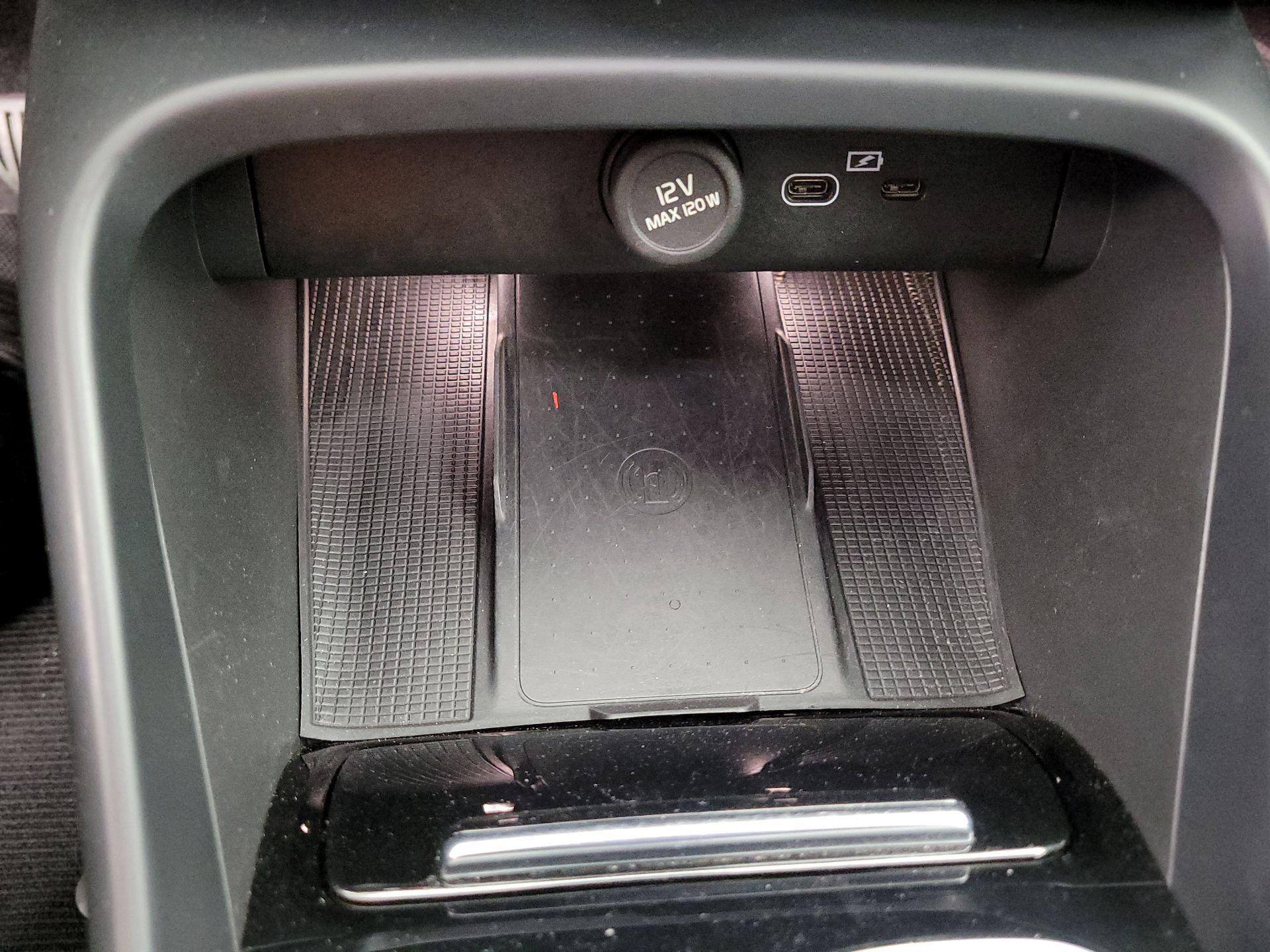 Thumbnail: 2023 Volvo XC40 - 19