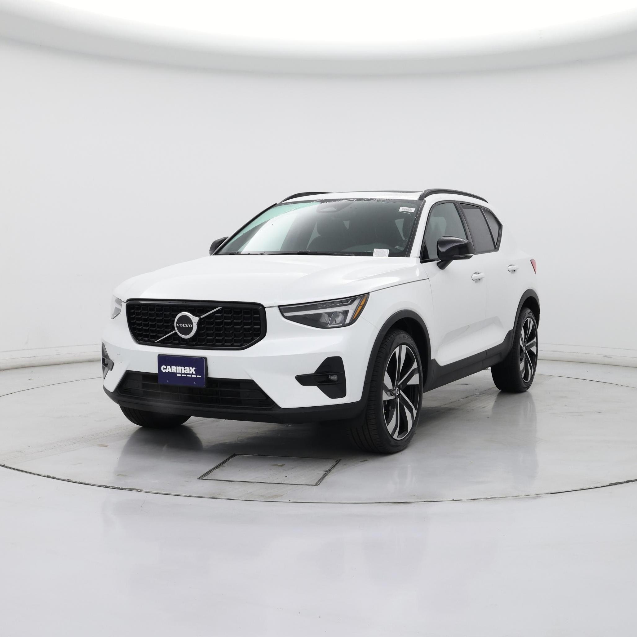Thumbnail: 2023 Volvo XC40 - 4