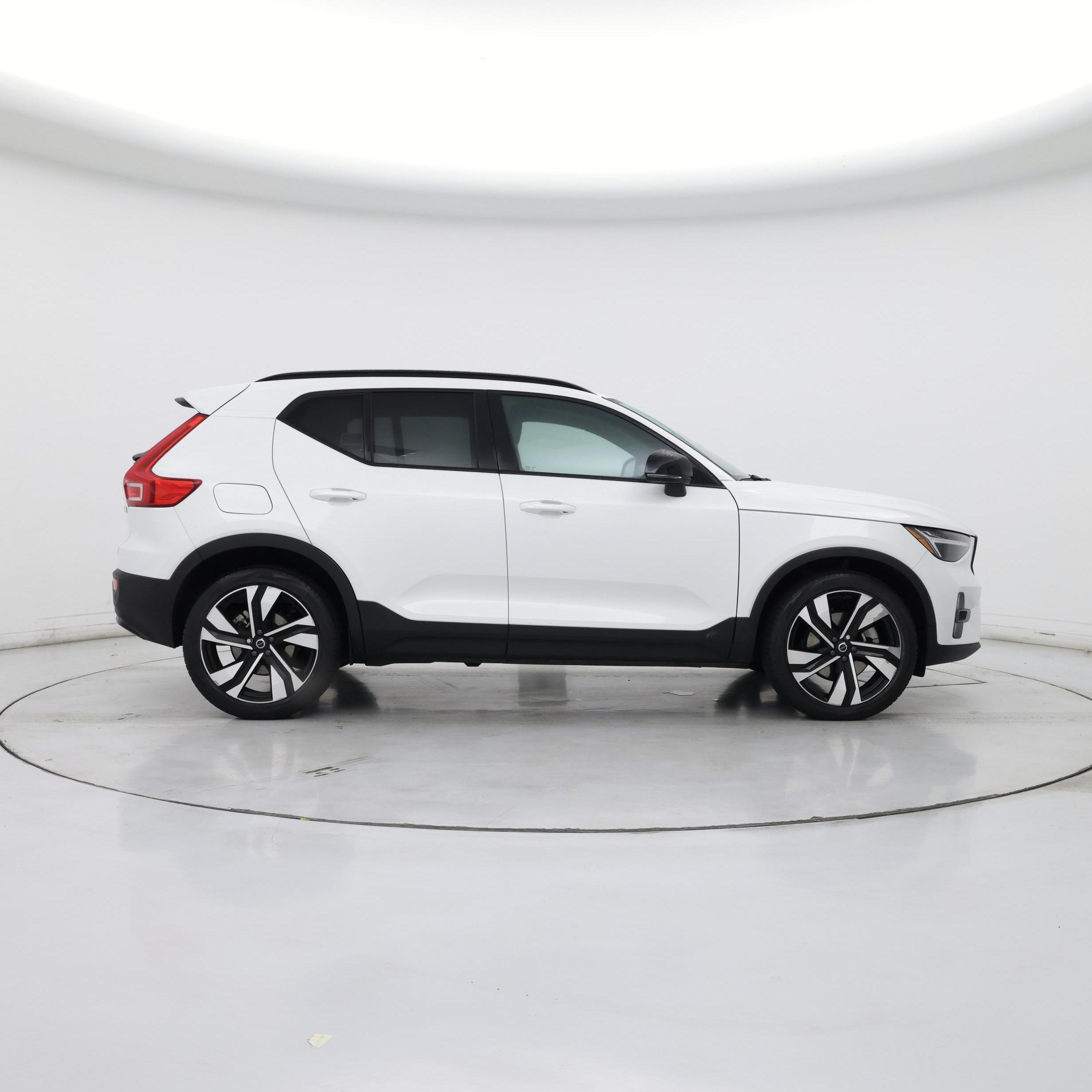 Thumbnail: 2023 Volvo XC40 - 7