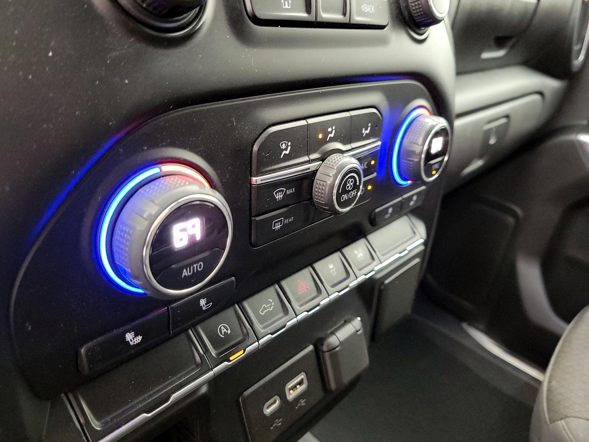 Thumbnail: 2020 Chevrolet Silverado 1500 - 16