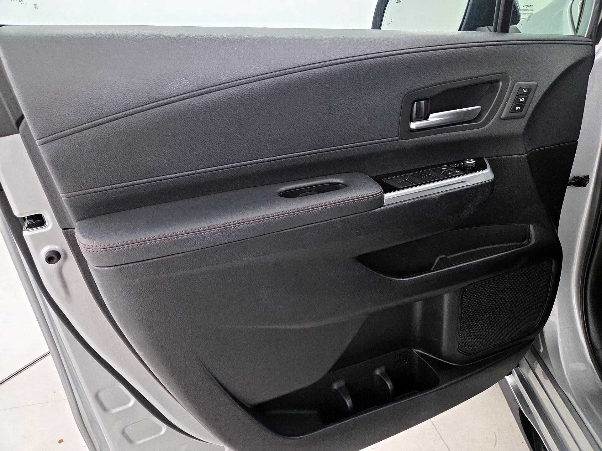 Thumbnail: 2025 Toyota Sienna - 12