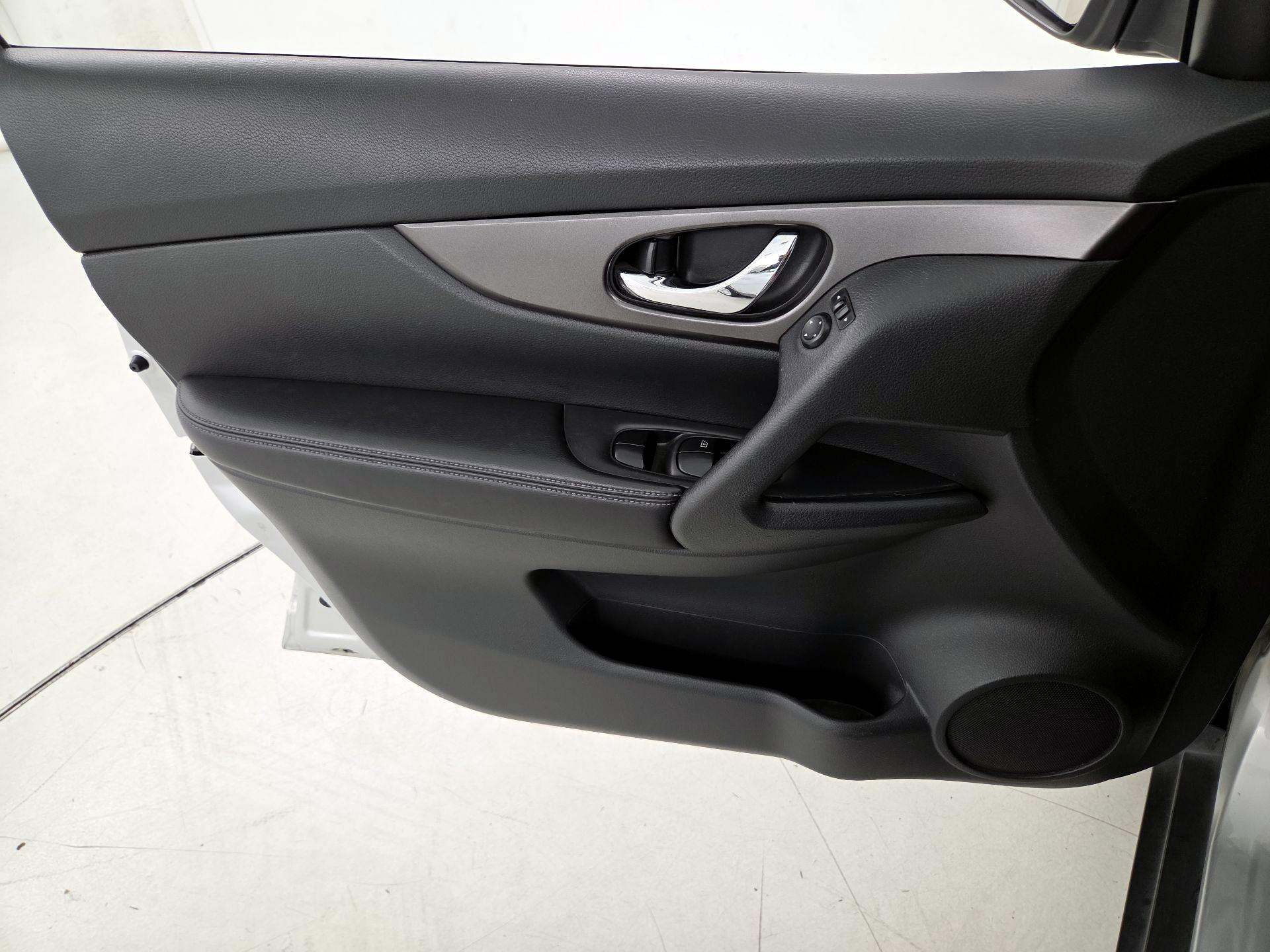 Thumbnail: 2015 Nissan Rogue - 12