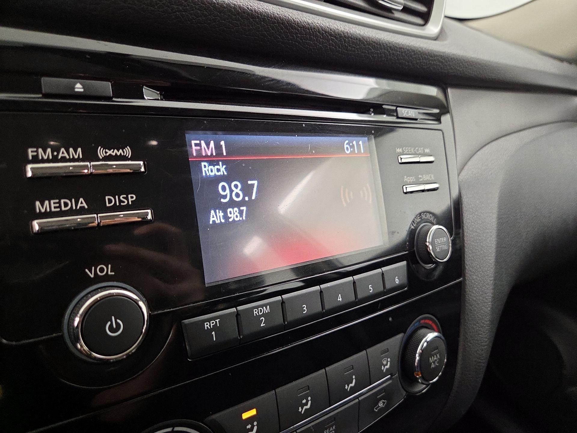 Thumbnail: 2015 Nissan Rogue - 15