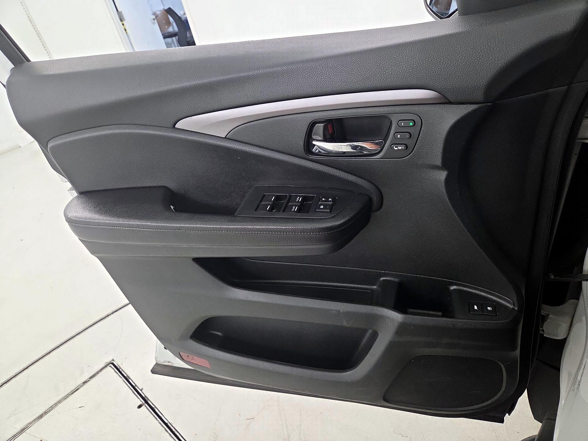 Thumbnail: 2019 Honda Passport - 12