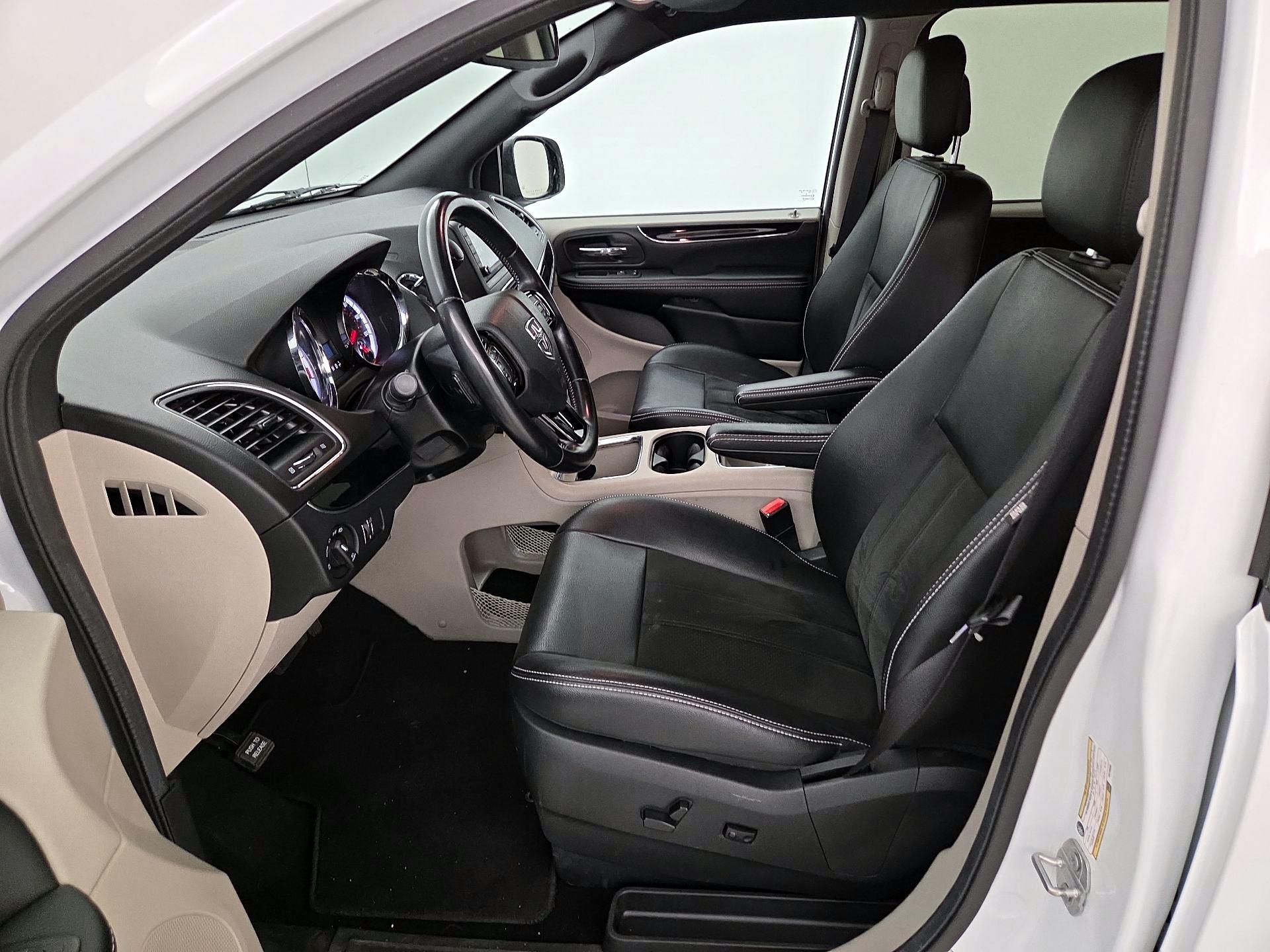 Thumbnail: 2019 Dodge Grand Caravan - 11