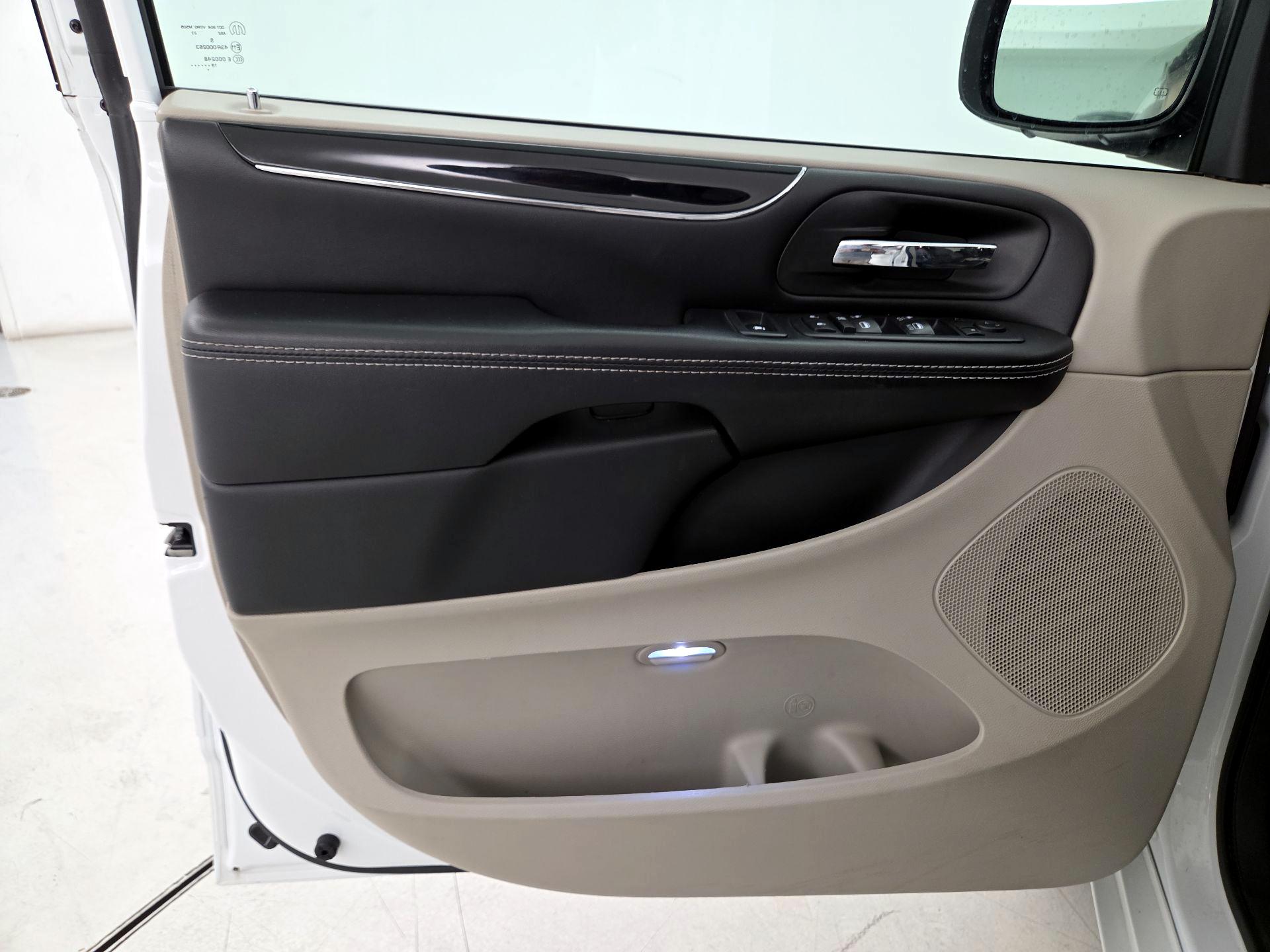 Thumbnail: 2019 Dodge Grand Caravan - 12