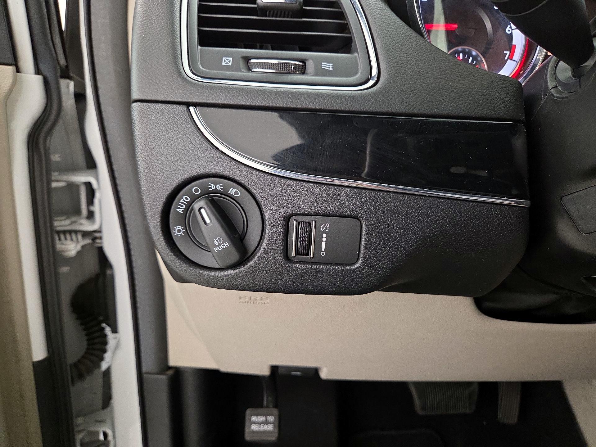 Thumbnail: 2019 Dodge Grand Caravan - 13