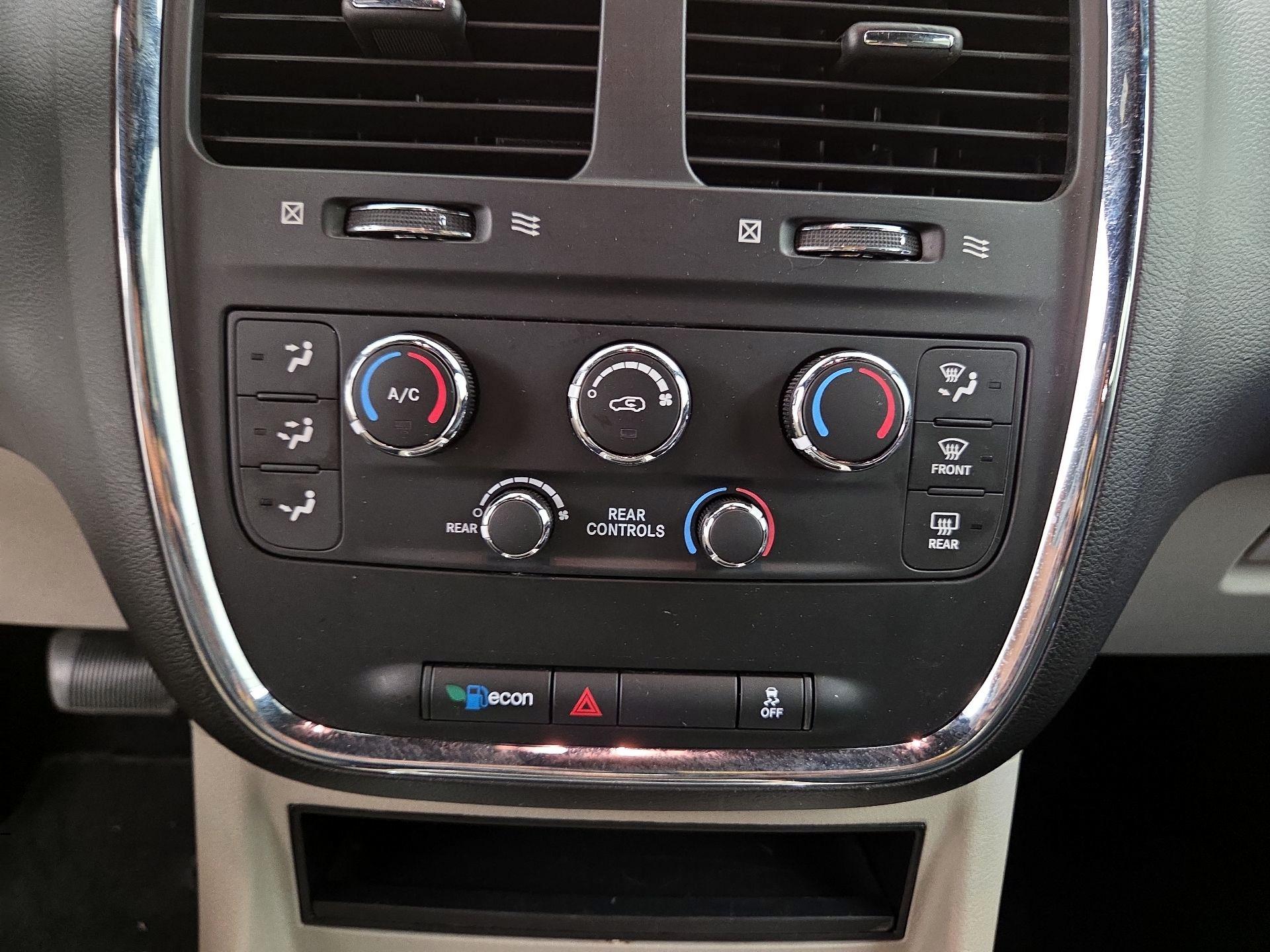 Thumbnail: 2019 Dodge Grand Caravan - 16