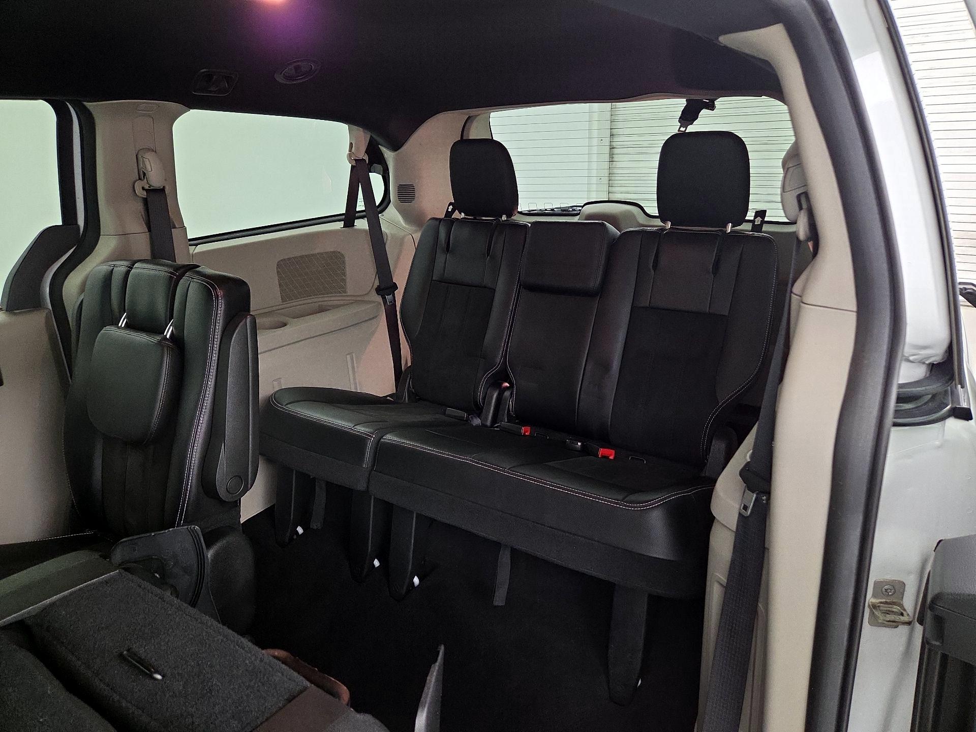 Thumbnail: 2019 Dodge Grand Caravan - 19