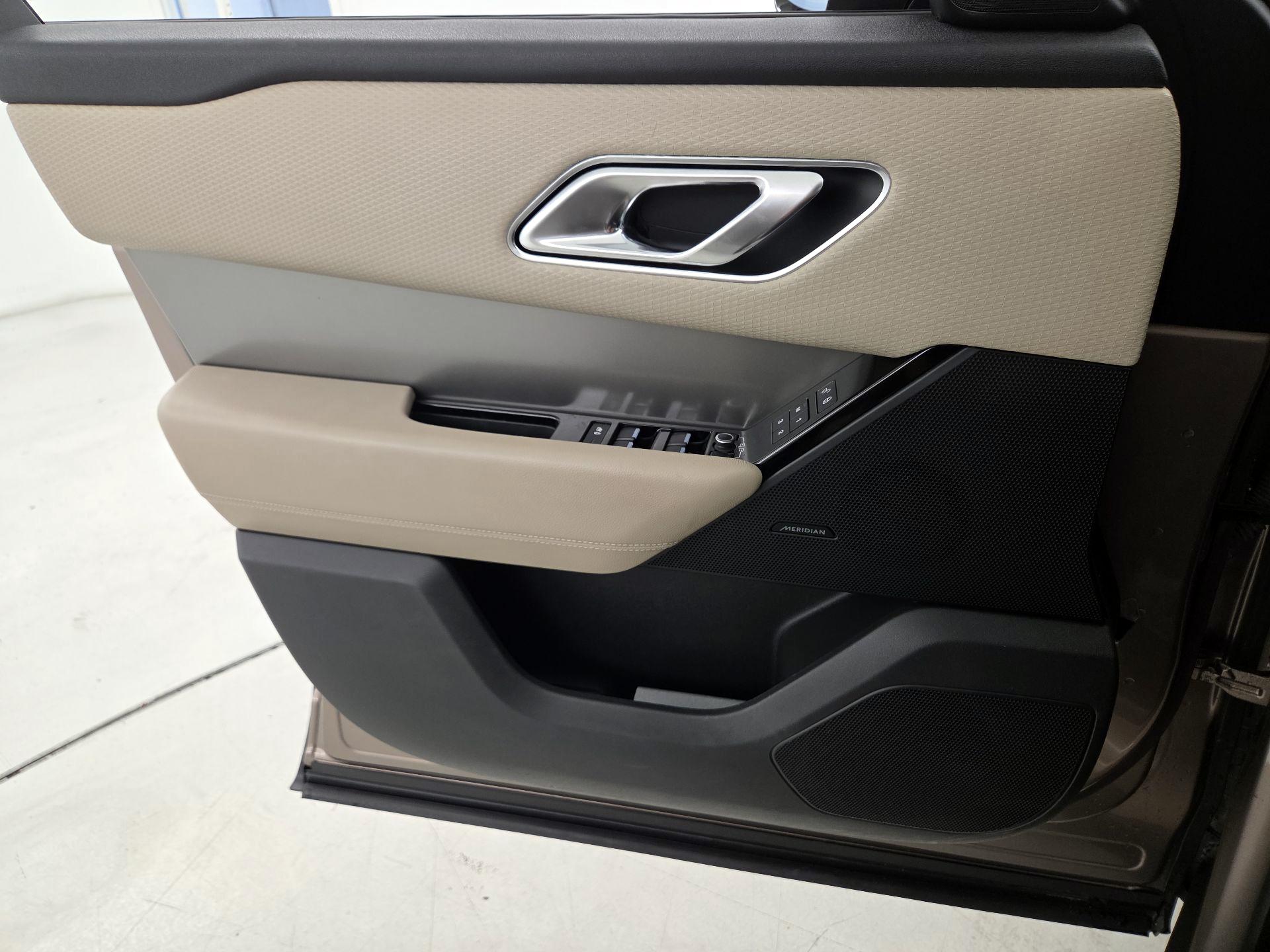 Thumbnail: 2019 Land Rover Range Rover Velar - 12