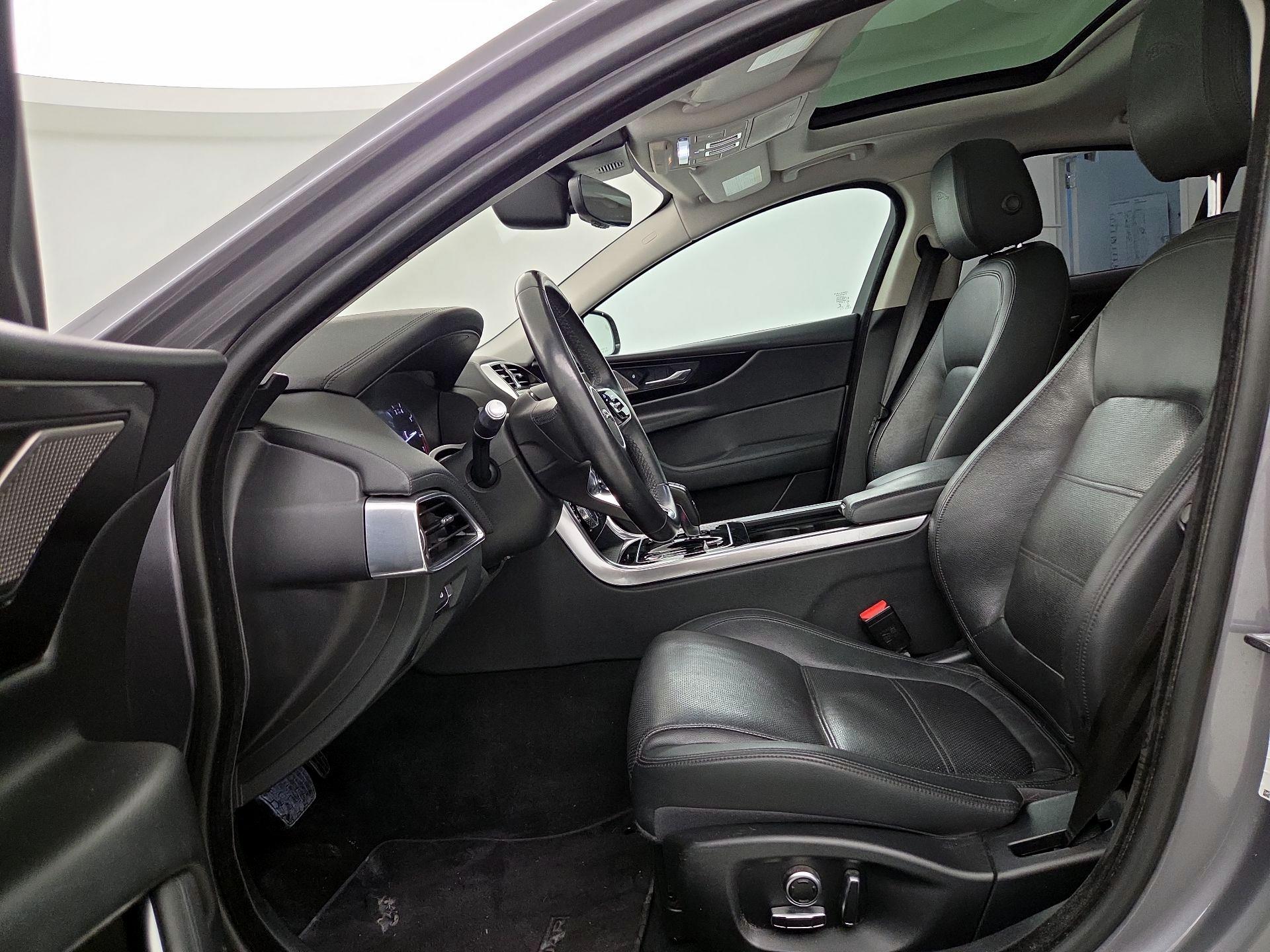 Thumbnail: 2020 Jaguar XE - 11