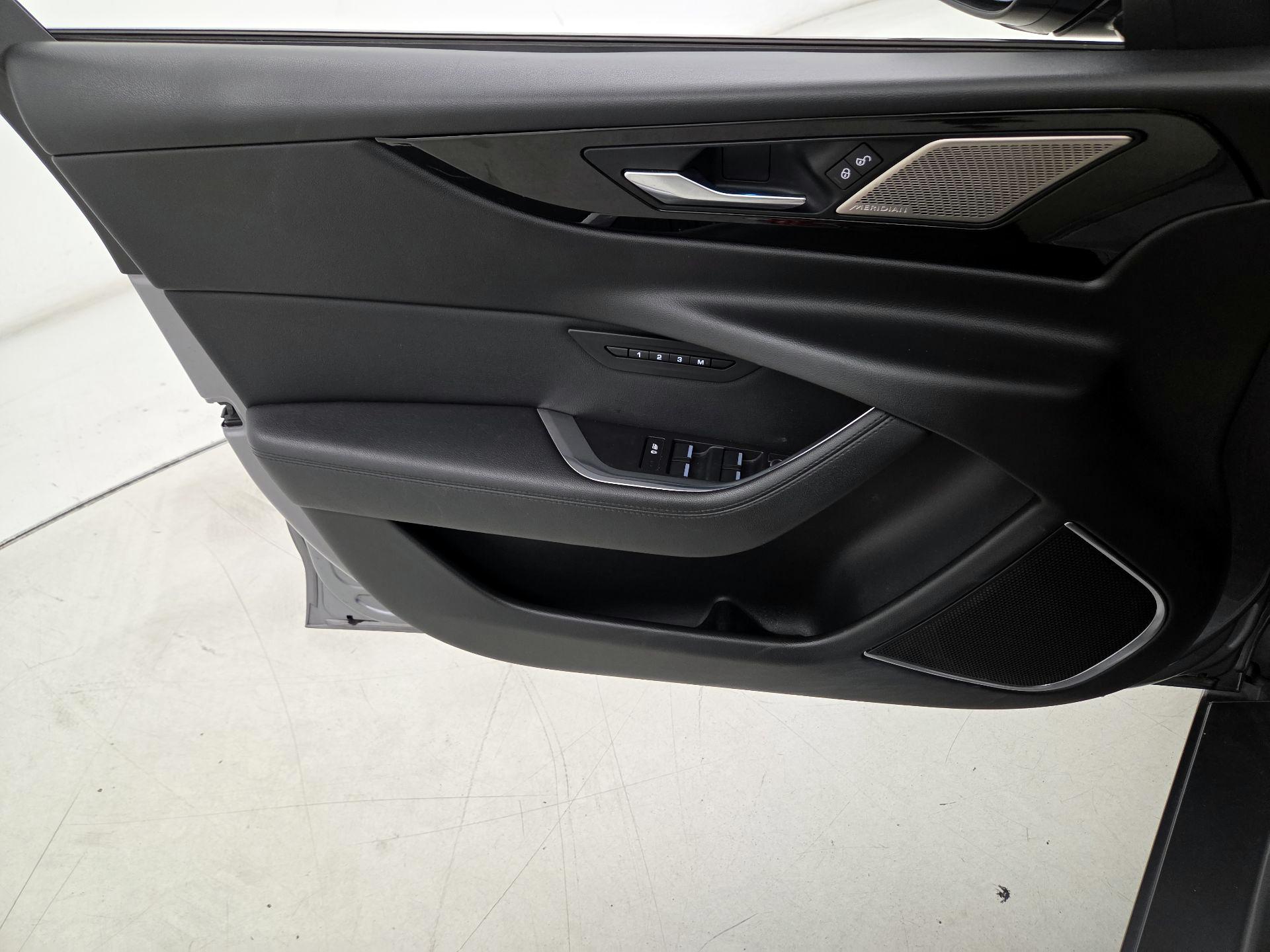 Thumbnail: 2020 Jaguar XE - 12