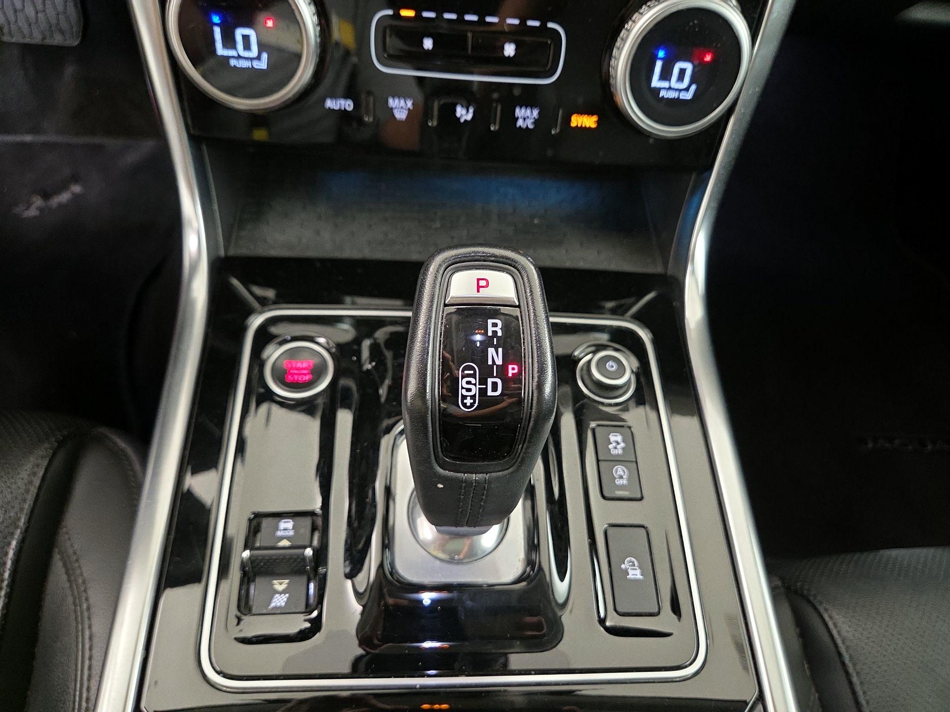 Thumbnail: 2020 Jaguar XE - 18