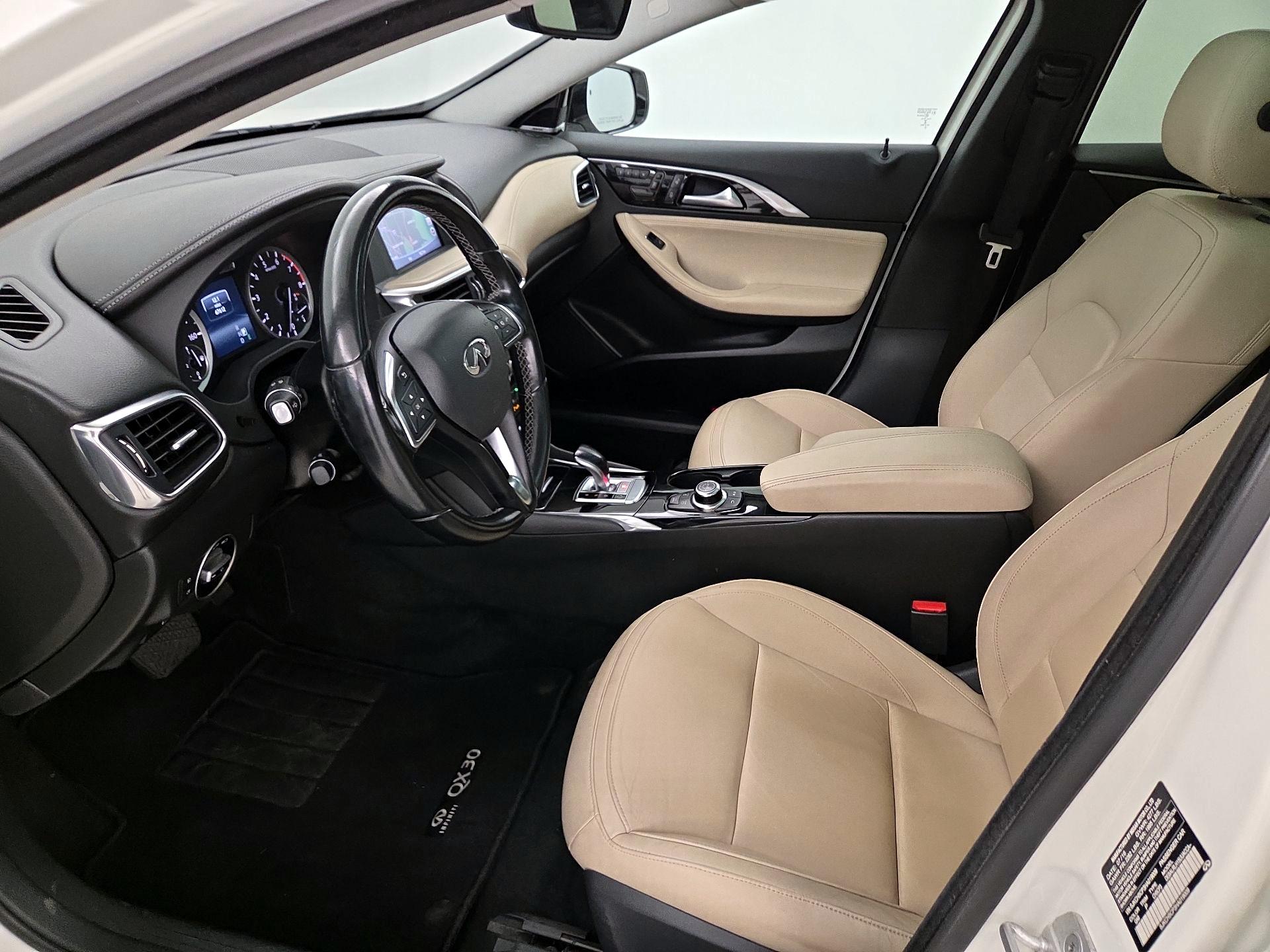 Thumbnail: 2017 INFINITI QX30 - 11