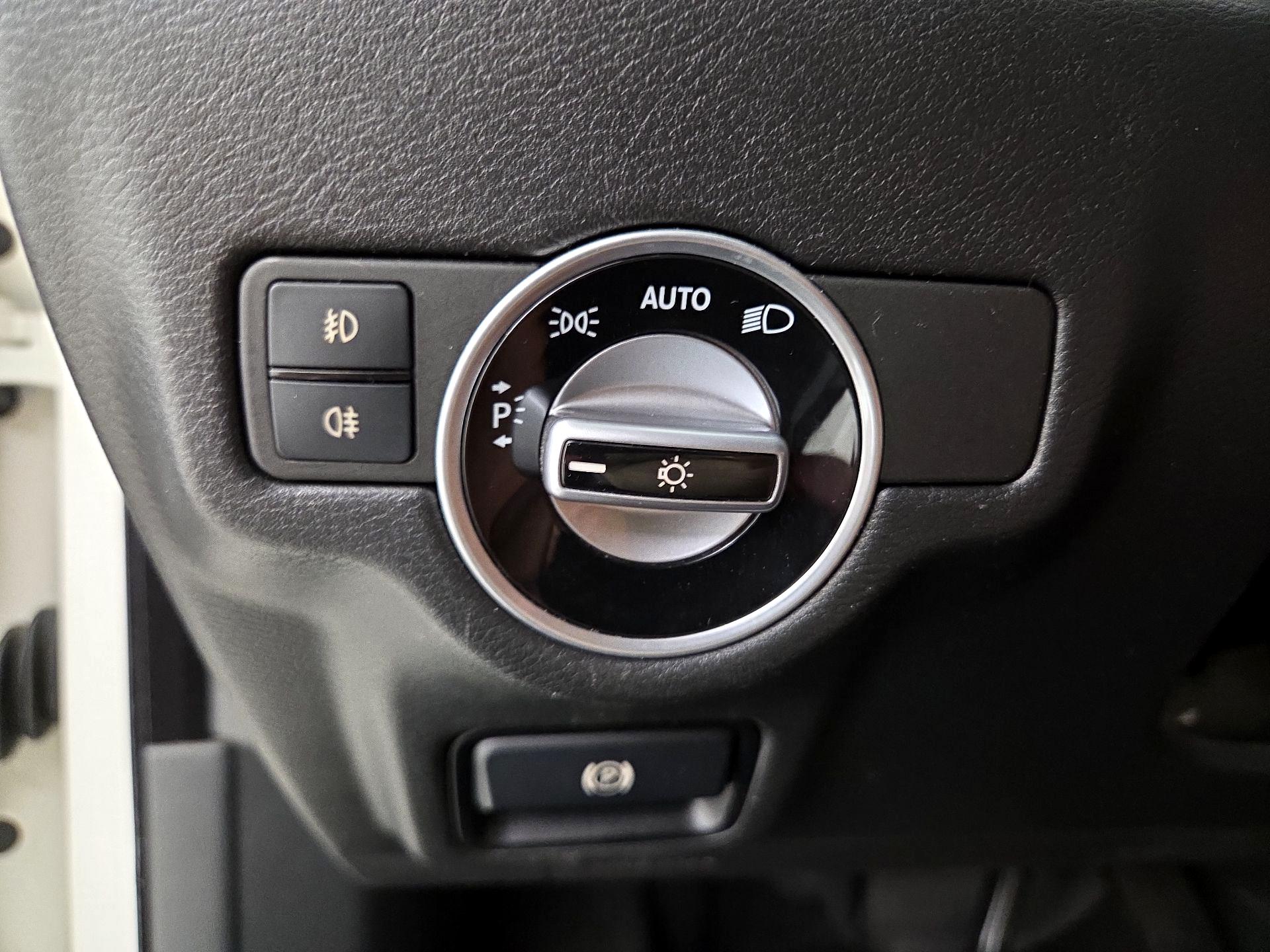 Thumbnail: 2017 INFINITI QX30 - 13