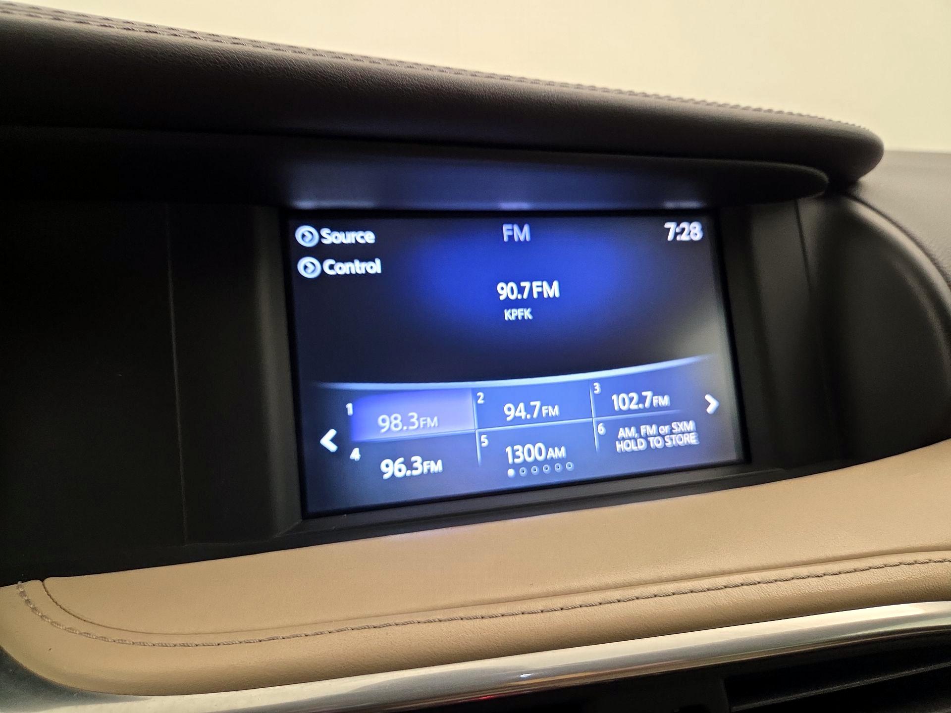 Thumbnail: 2017 INFINITI QX30 - 16