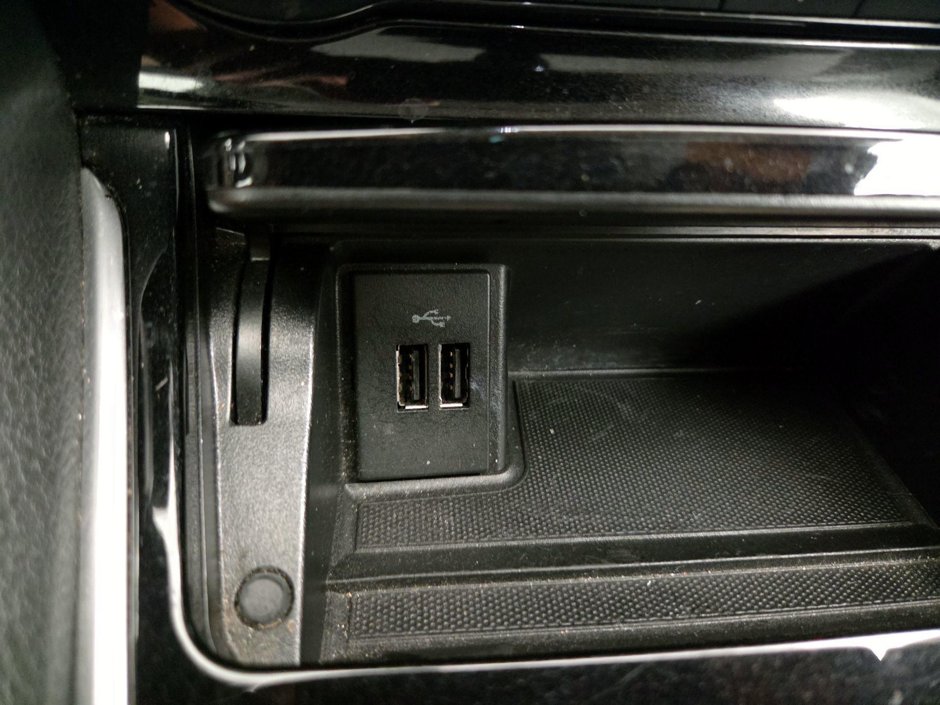 Thumbnail: 2017 INFINITI QX30 - 19