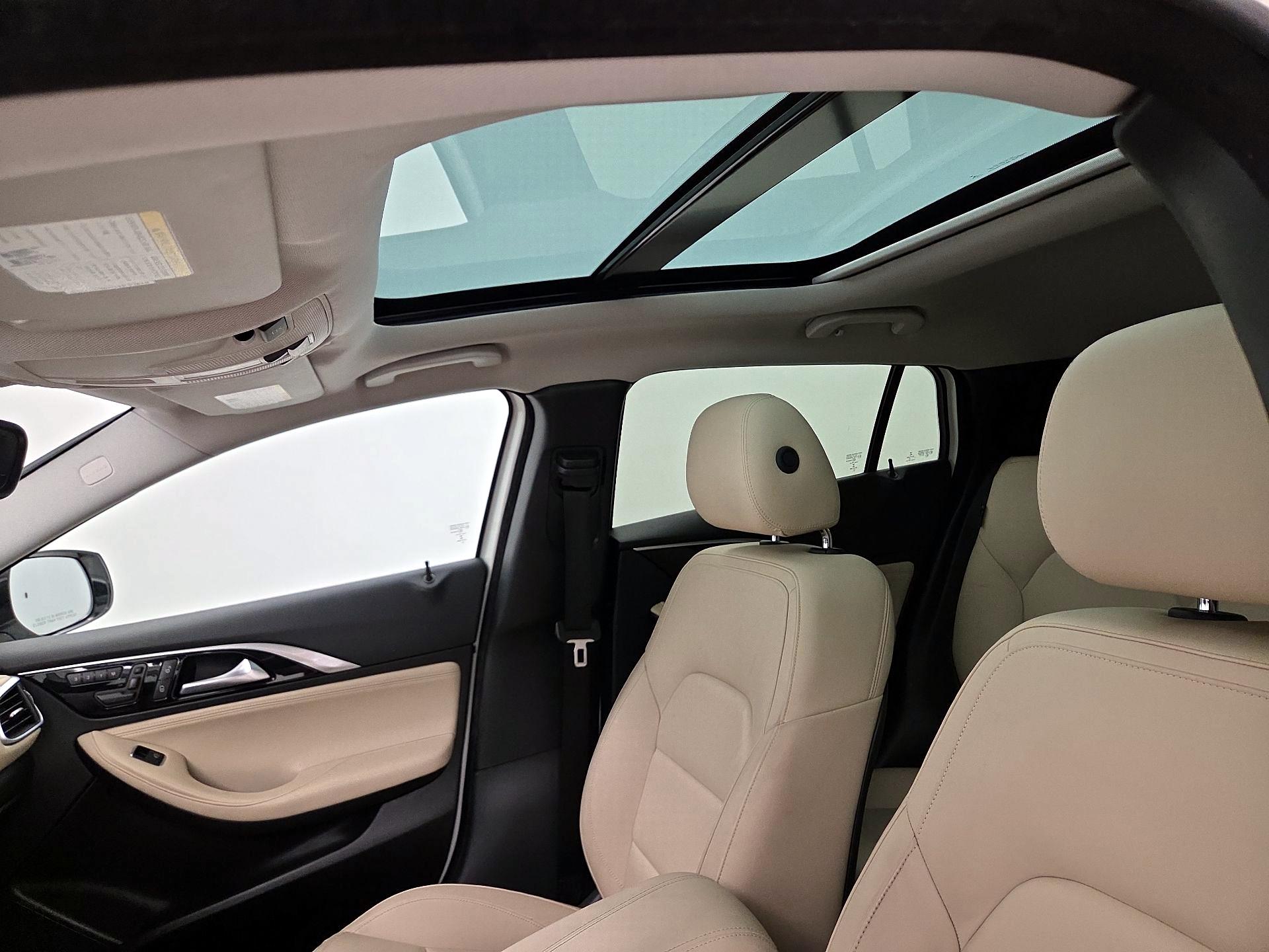 Thumbnail: 2017 INFINITI QX30 - 20