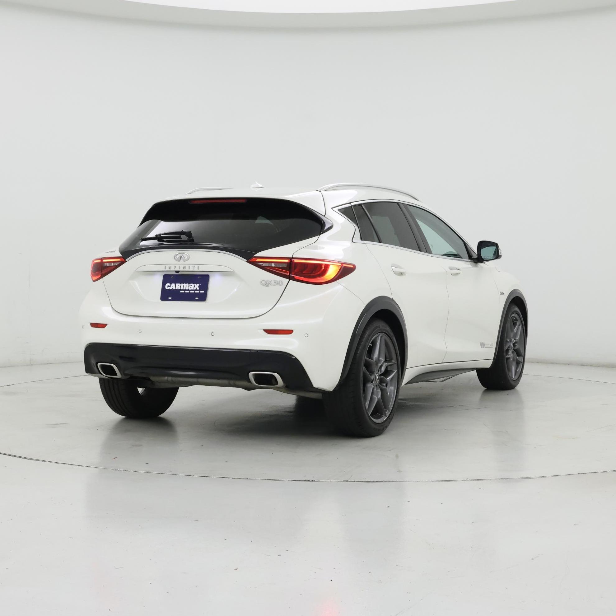 Thumbnail: 2017 INFINITI QX30 - 8