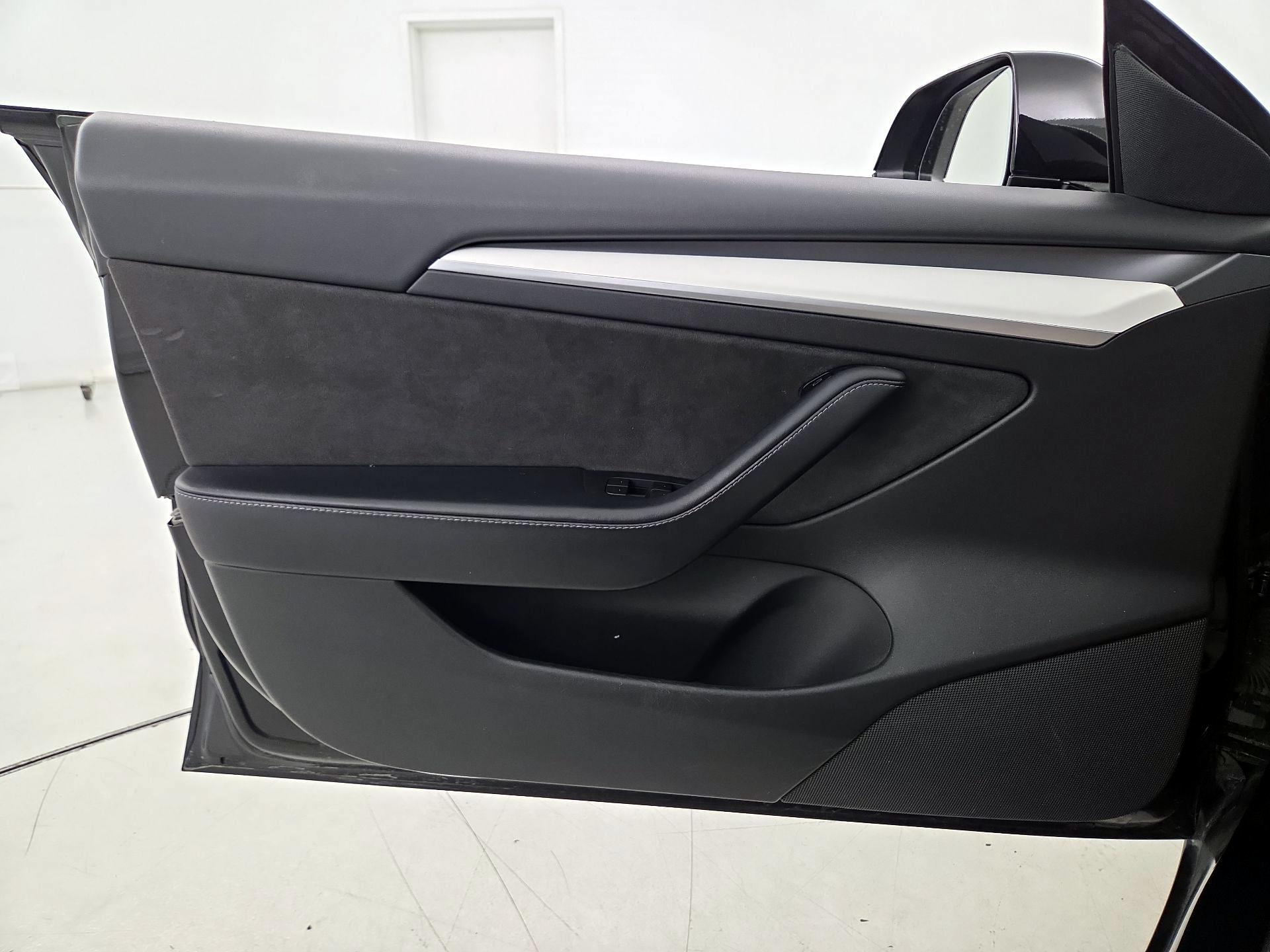 Thumbnail: 2021 Tesla Model 3 - 12