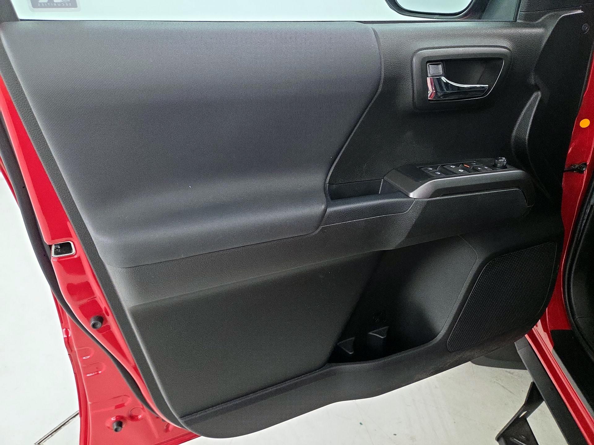 Thumbnail: 2022 Toyota Tacoma - 12