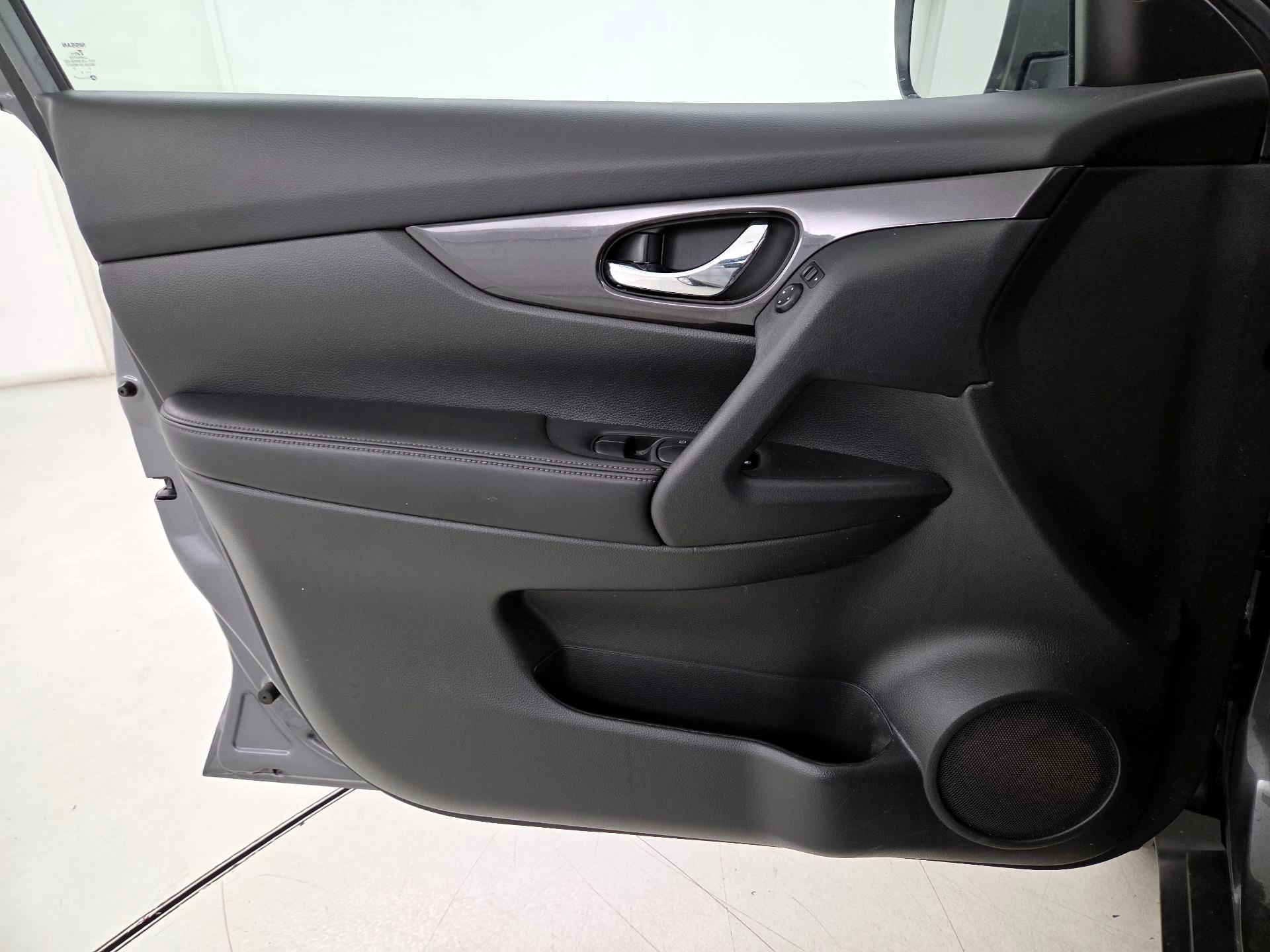 Thumbnail: 2018 Nissan Rogue - 12