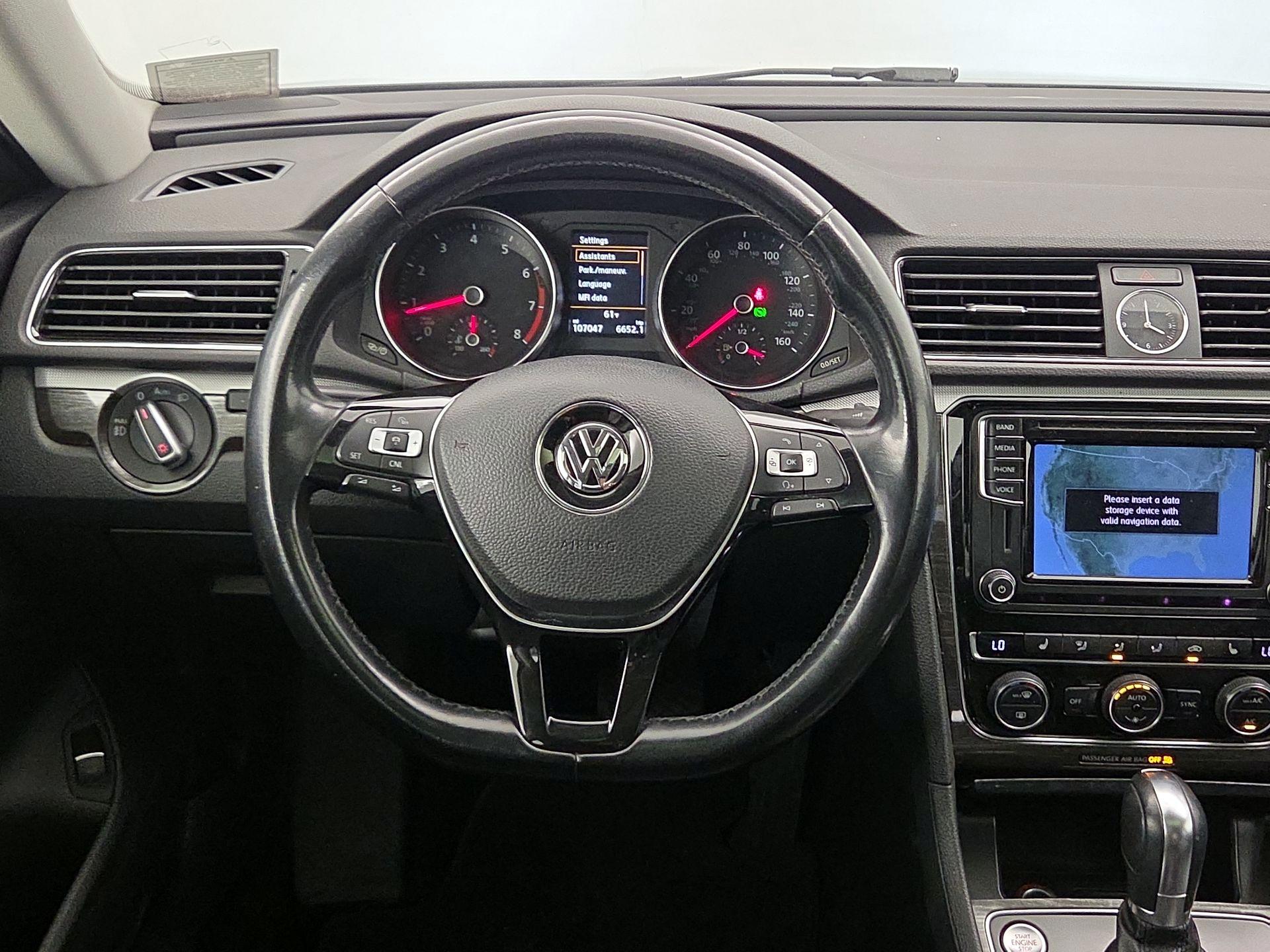 Thumbnail: 2017 Volkswagen Passat - 10