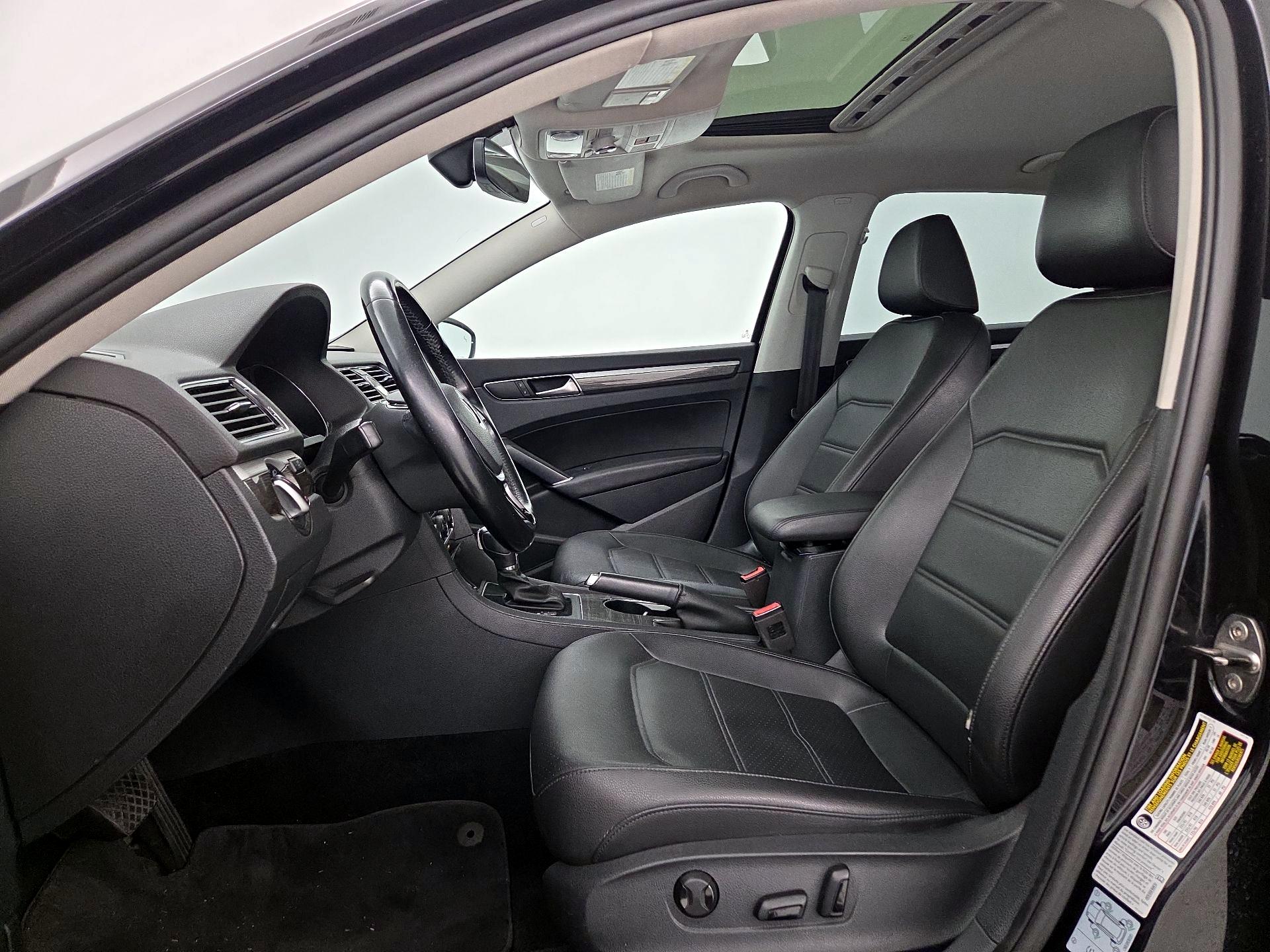 Thumbnail: 2017 Volkswagen Passat - 11