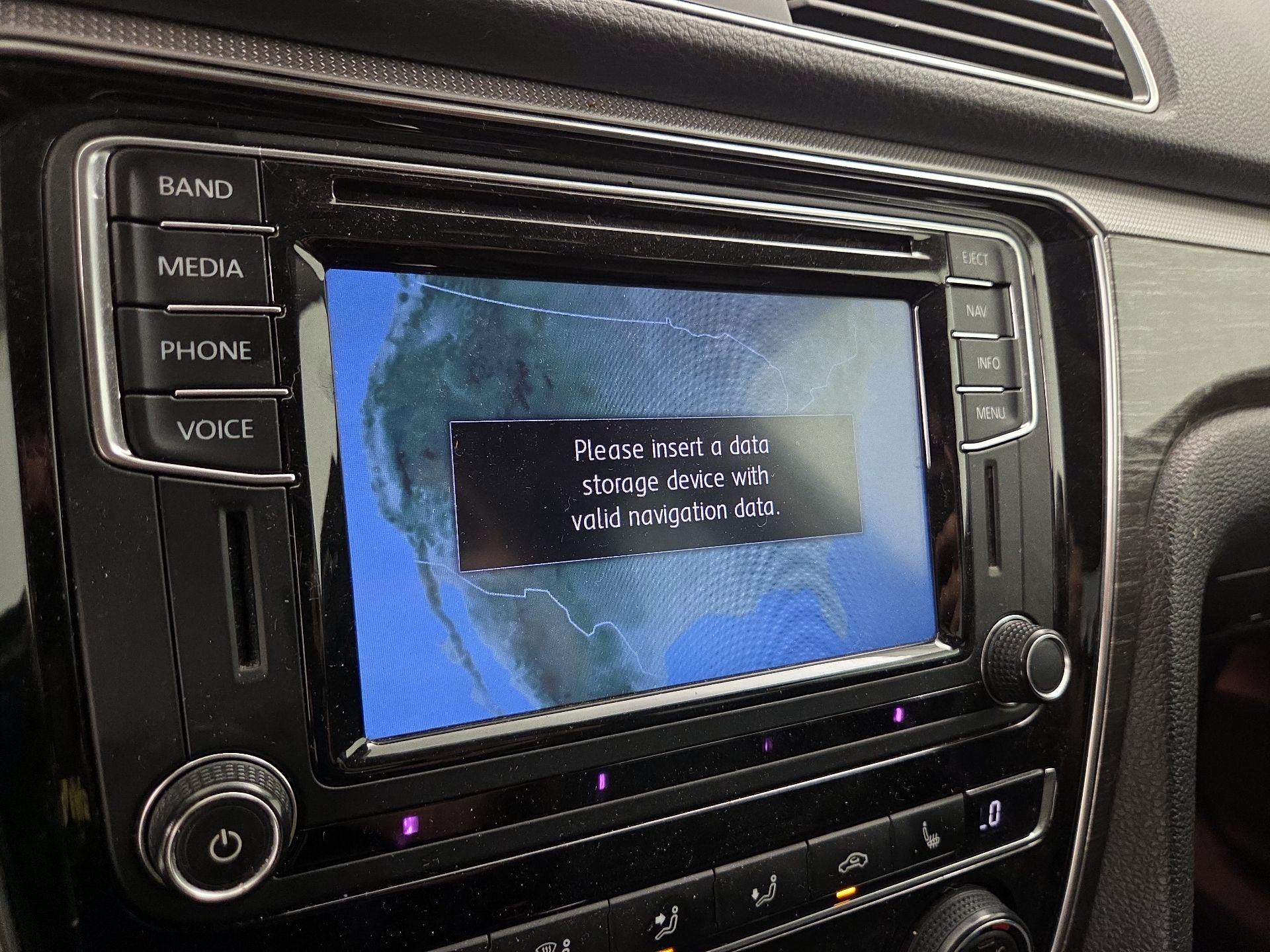 Thumbnail: 2017 Volkswagen Passat - 14