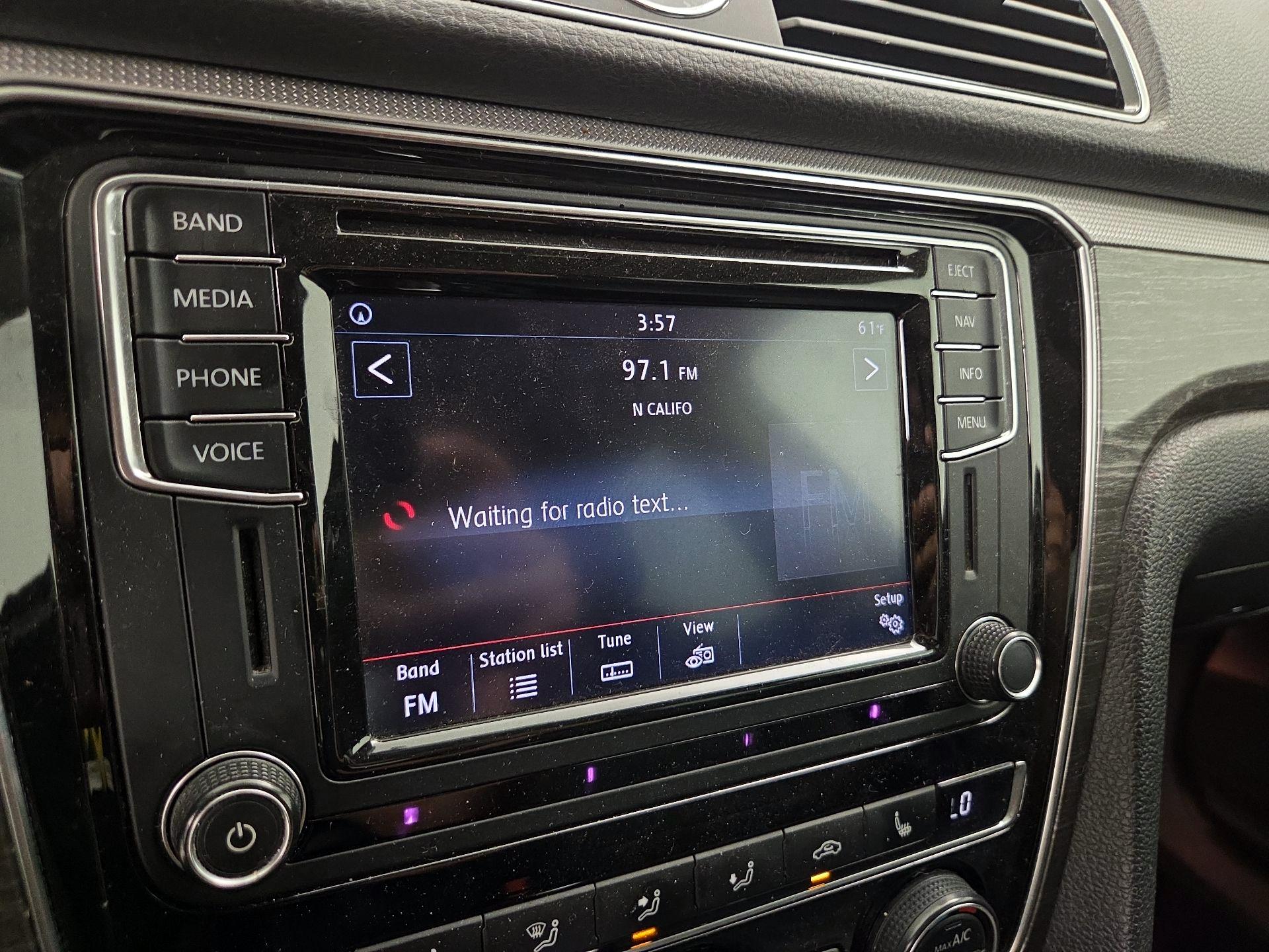 Thumbnail: 2017 Volkswagen Passat - 16