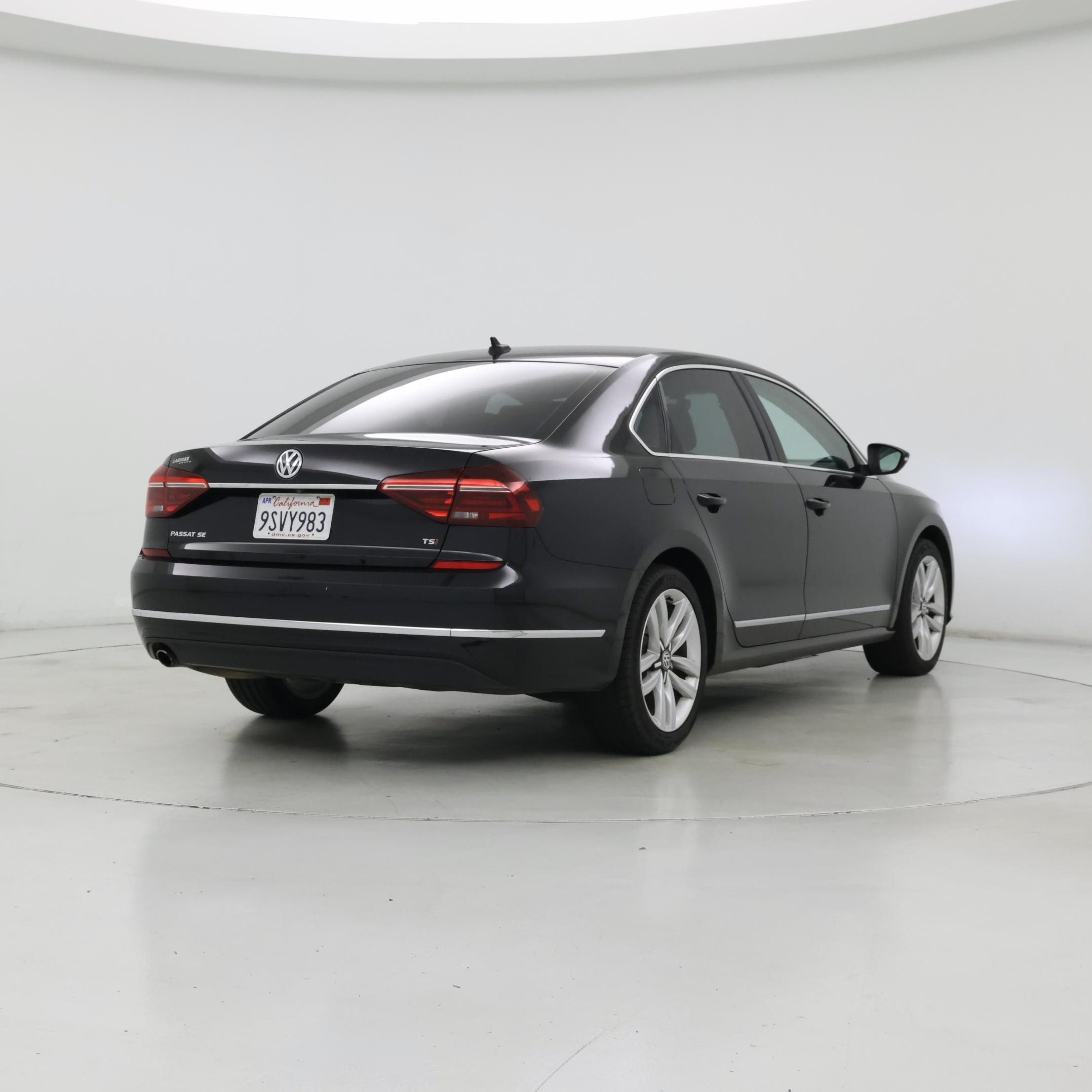 Thumbnail: 2017 Volkswagen Passat - 8