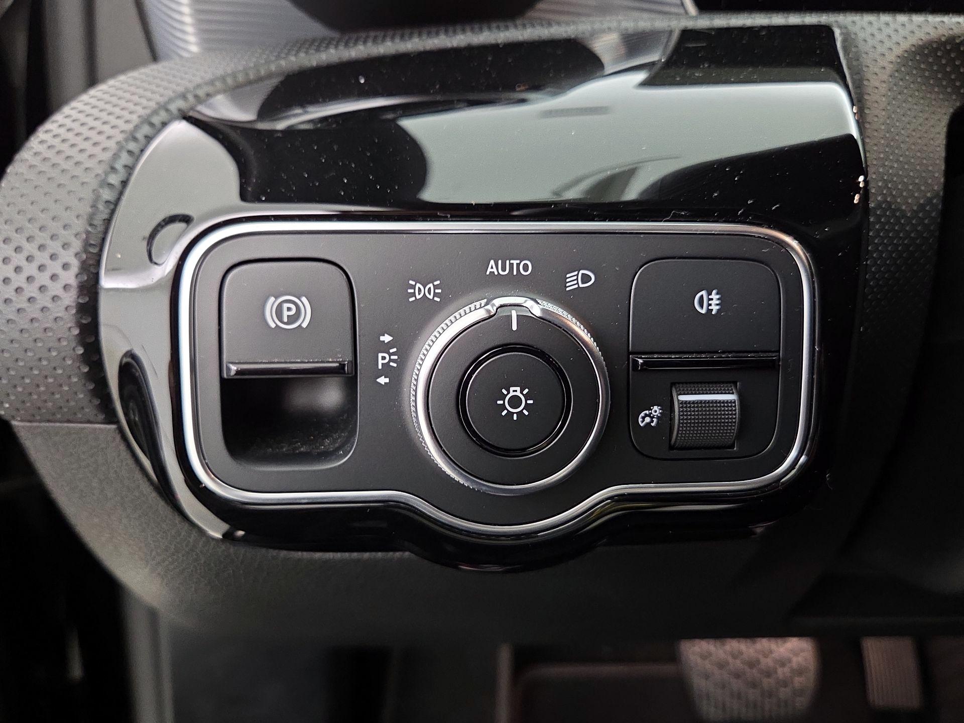 Thumbnail: 2020 Mercedes-Benz A-Class - 13