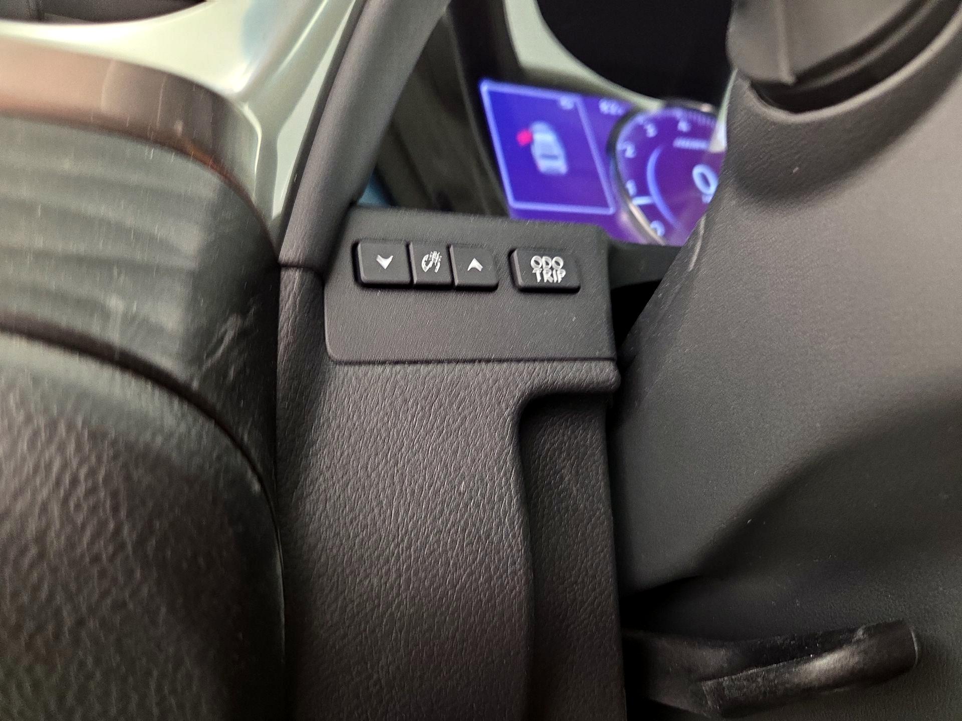 Thumbnail: 2021 Lexus ES - 13