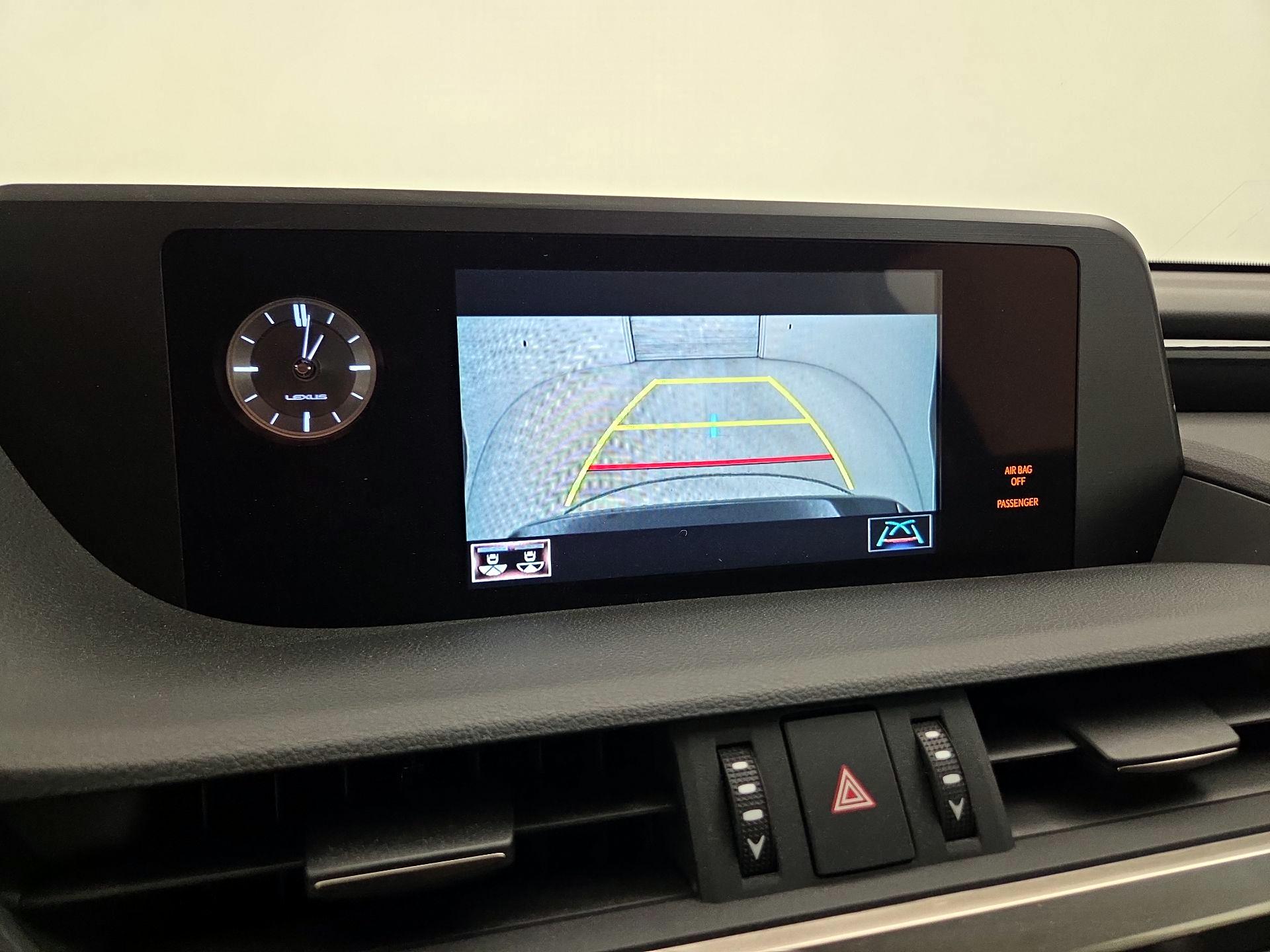 Thumbnail: 2021 Lexus ES - 14