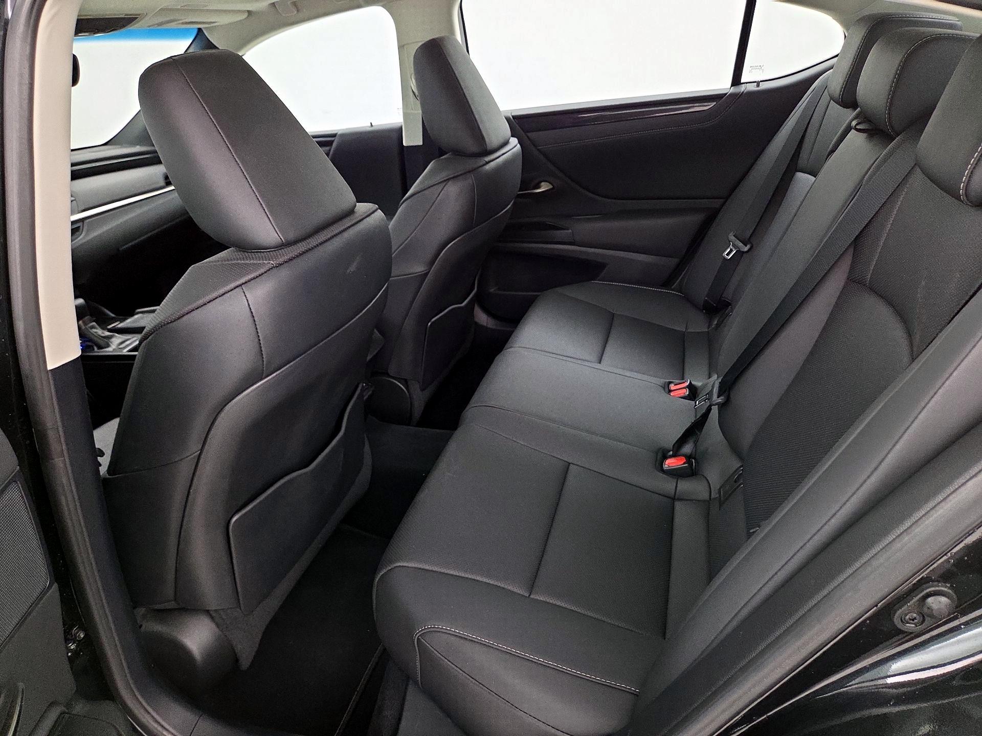 Thumbnail: 2021 Lexus ES - 20