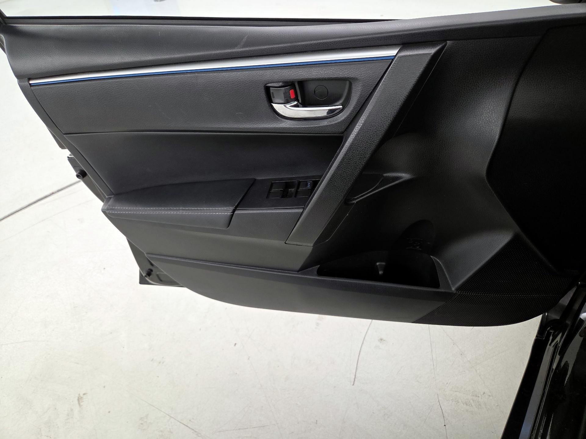 Thumbnail: 2015 Toyota Corolla - 12