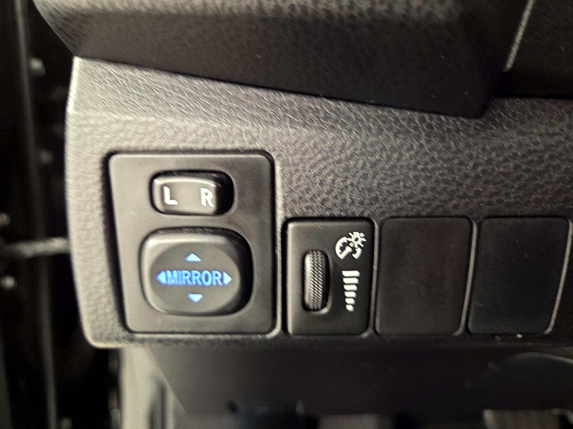 Thumbnail: 2015 Toyota Corolla - 13