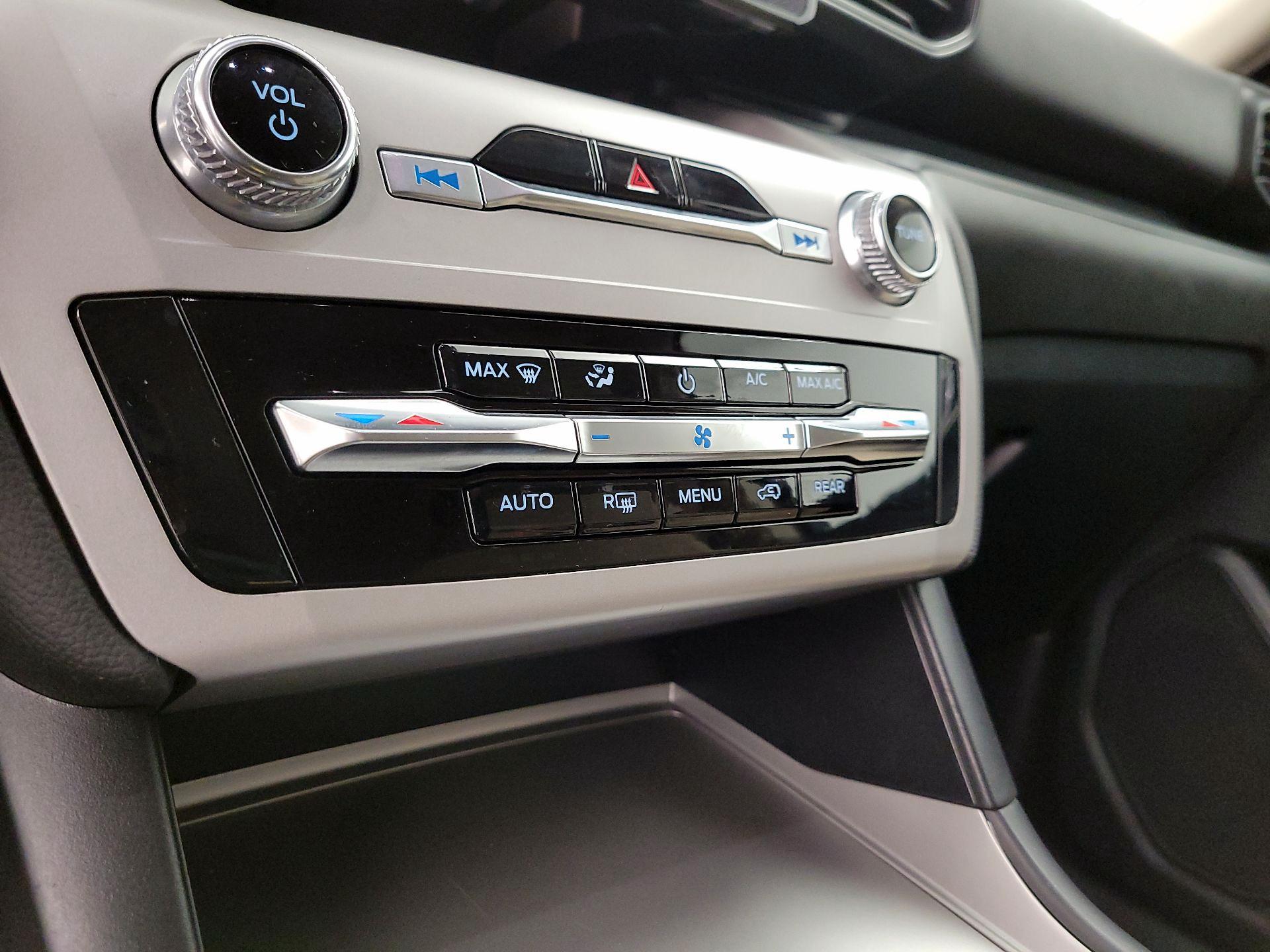 Thumbnail: 2024 Ford Explorer - 16