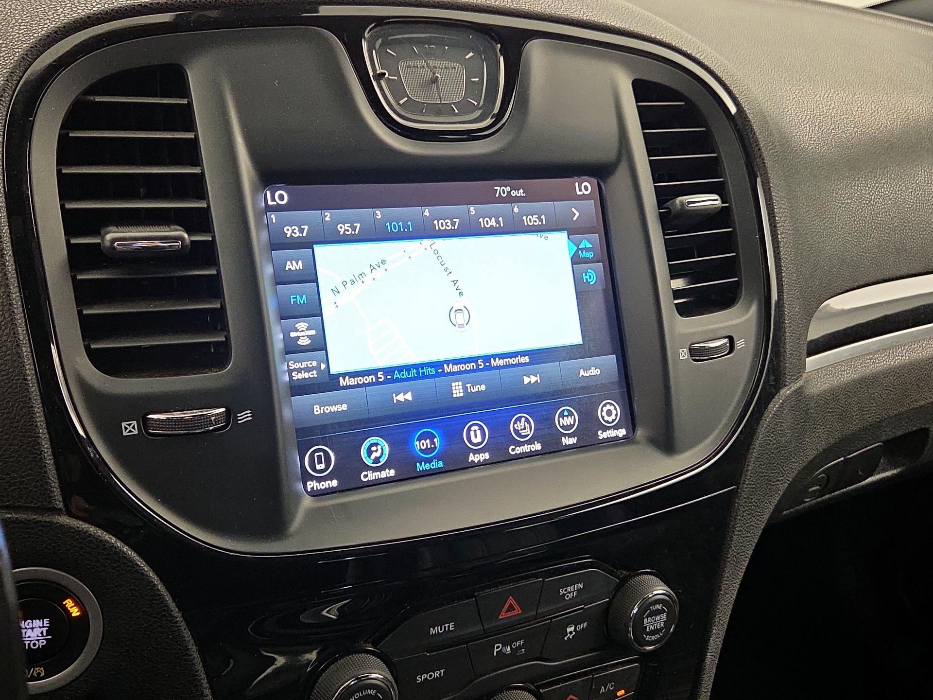 Thumbnail: 2021 Chrysler 300 - 14