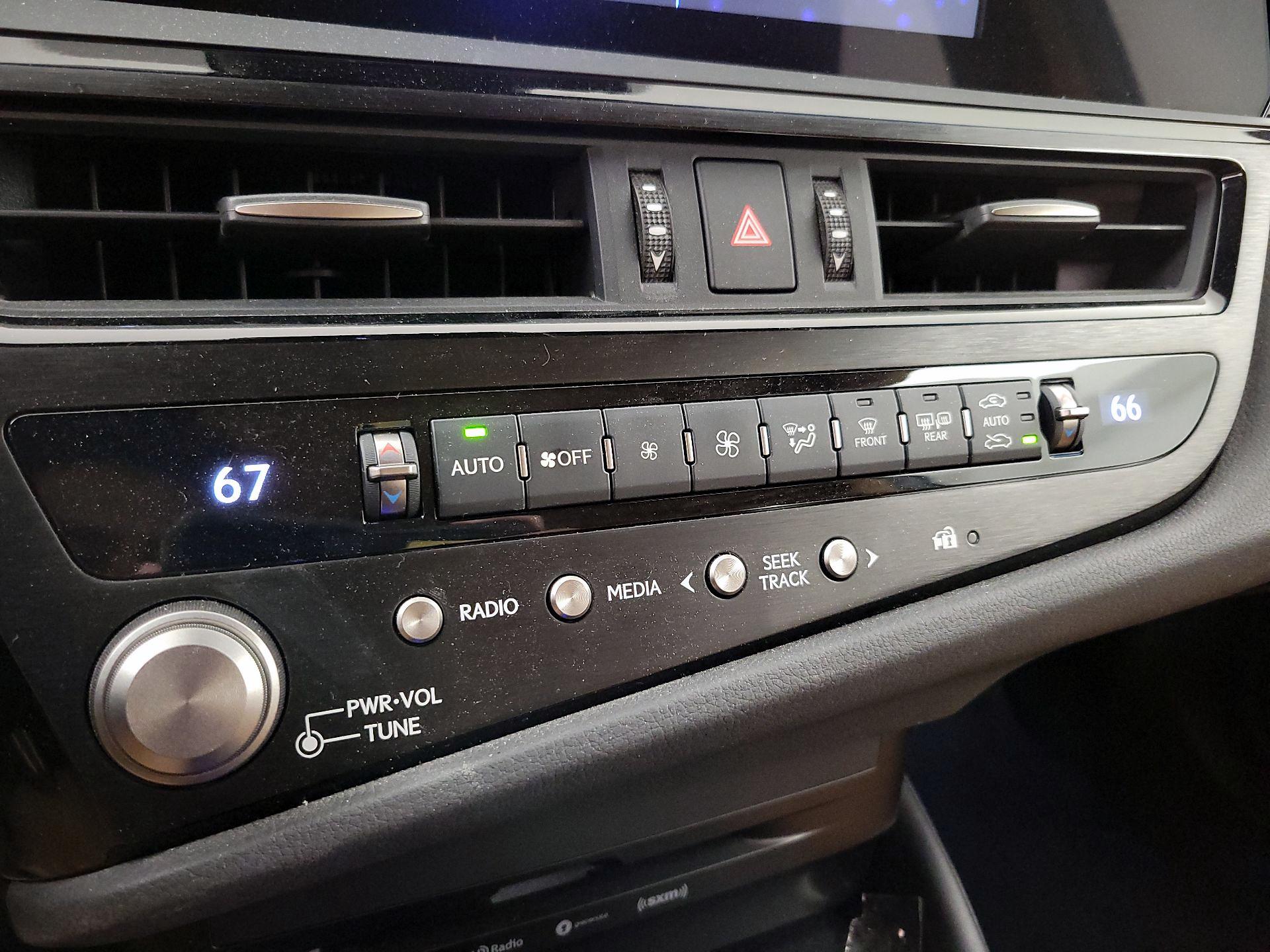 Thumbnail: 2022 Lexus ES - 16