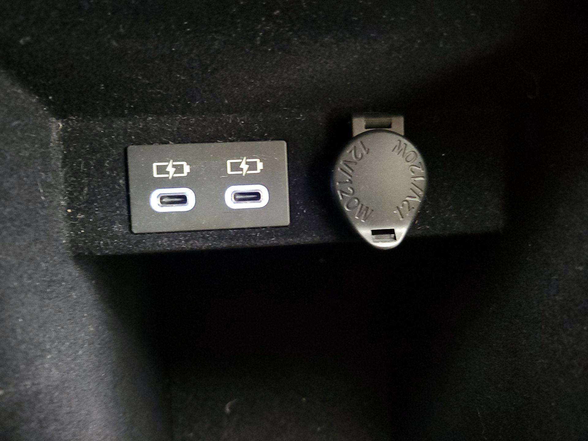 Thumbnail: 2022 Lexus ES - 18