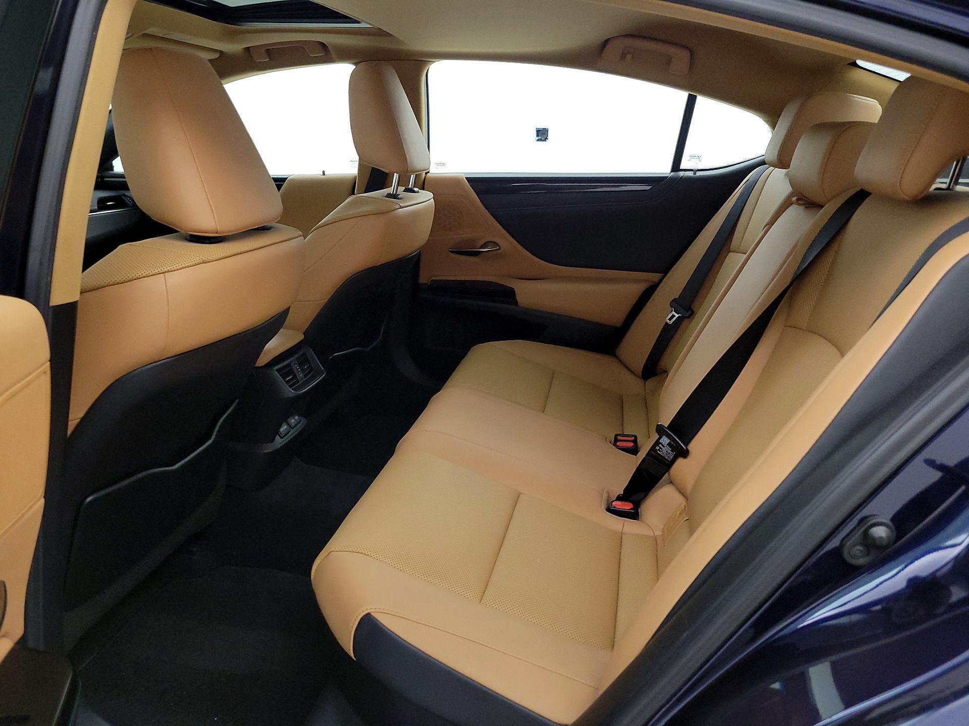 Thumbnail: 2022 Lexus ES - 20