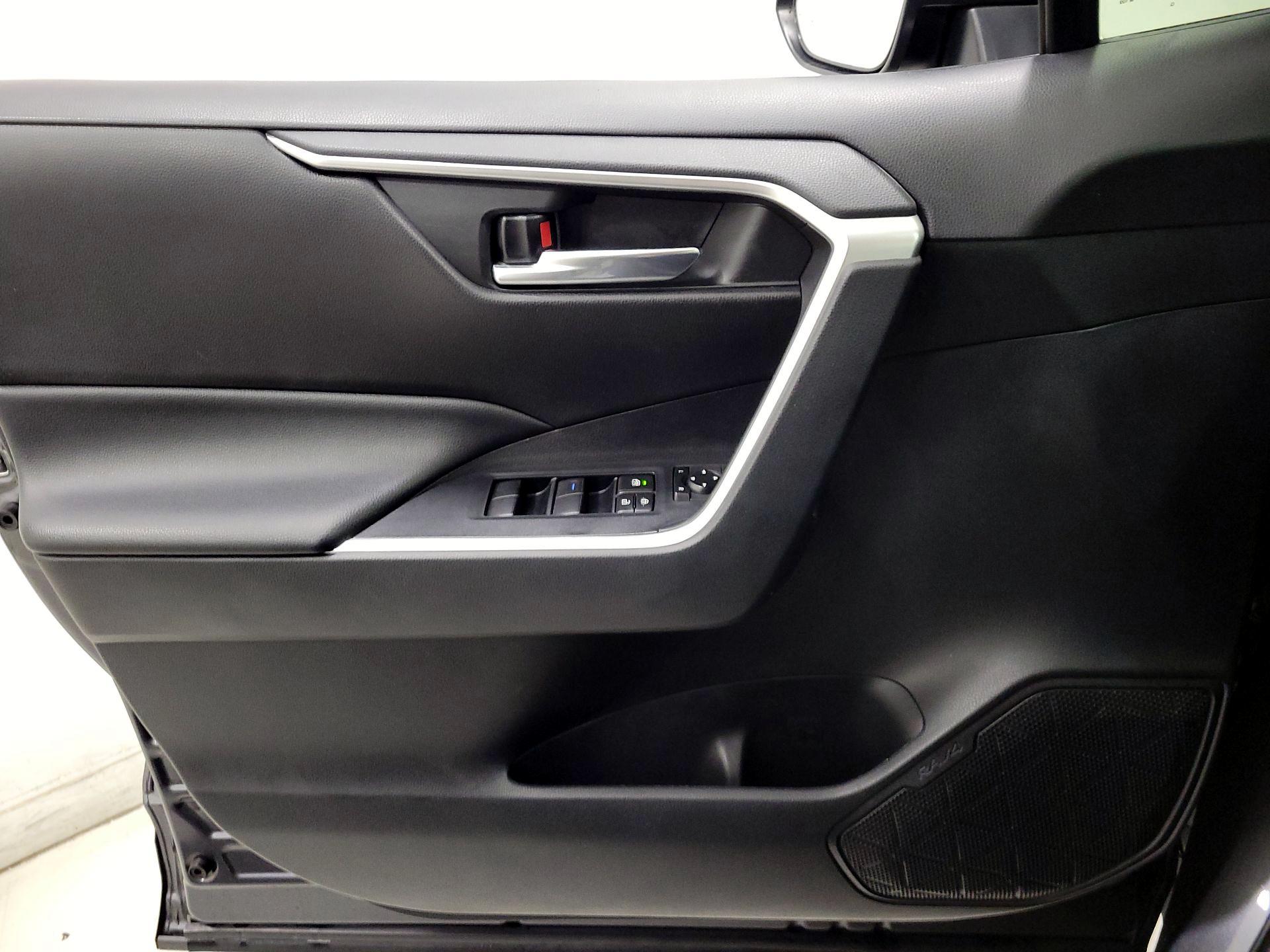 Thumbnail: 2020 Toyota RAV4 - 12