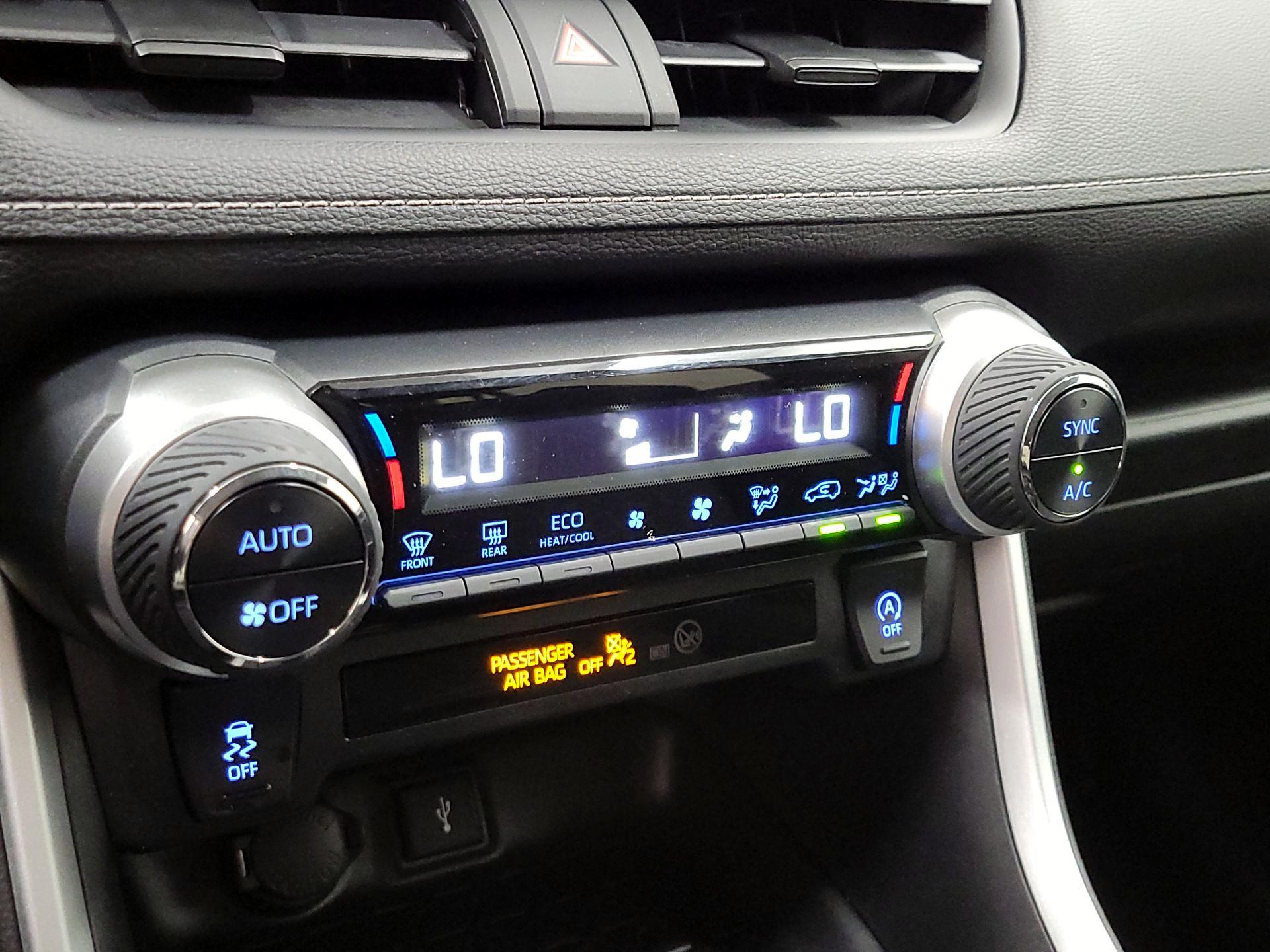 Thumbnail: 2020 Toyota RAV4 - 16