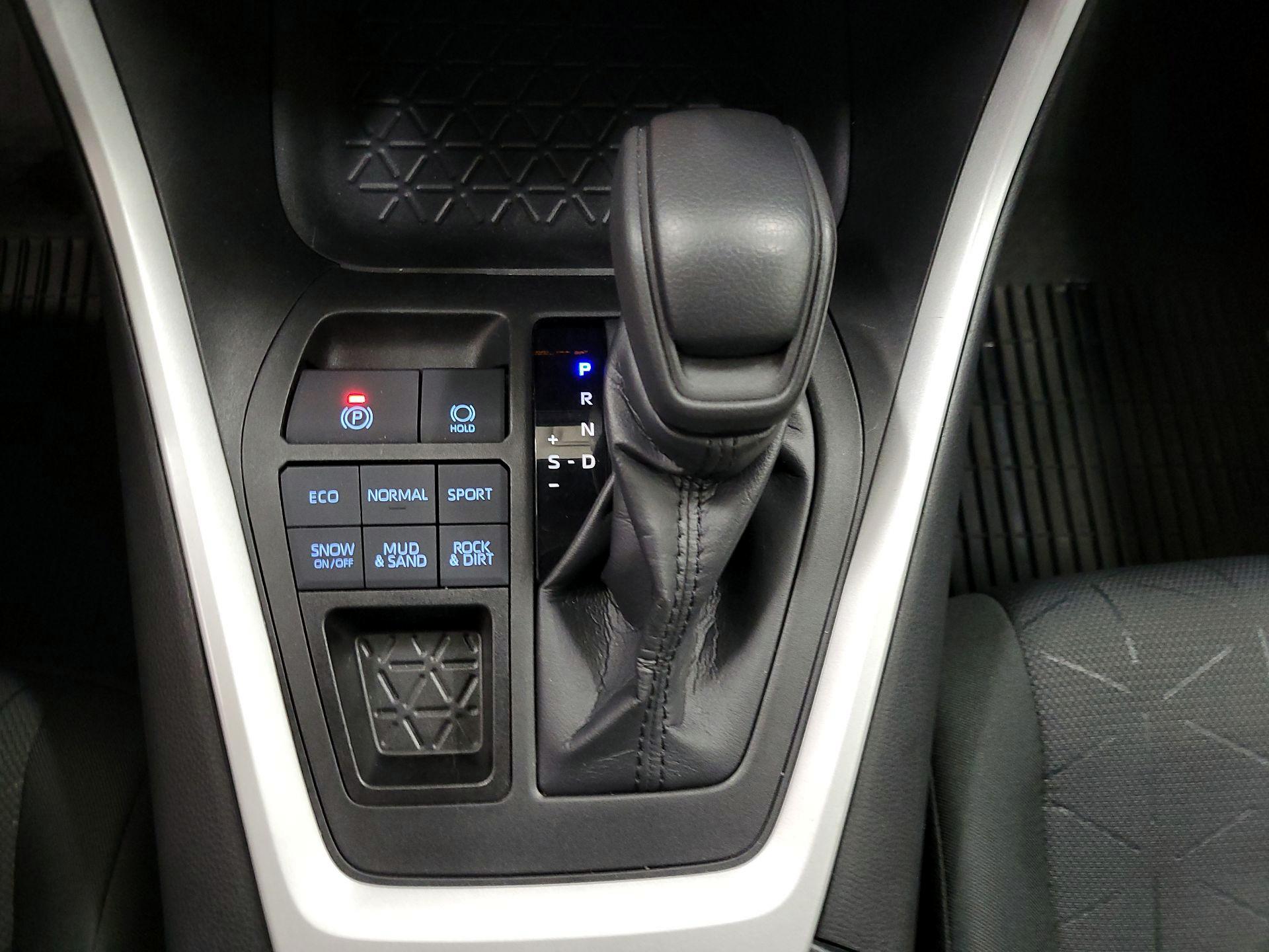 Thumbnail: 2020 Toyota RAV4 - 17