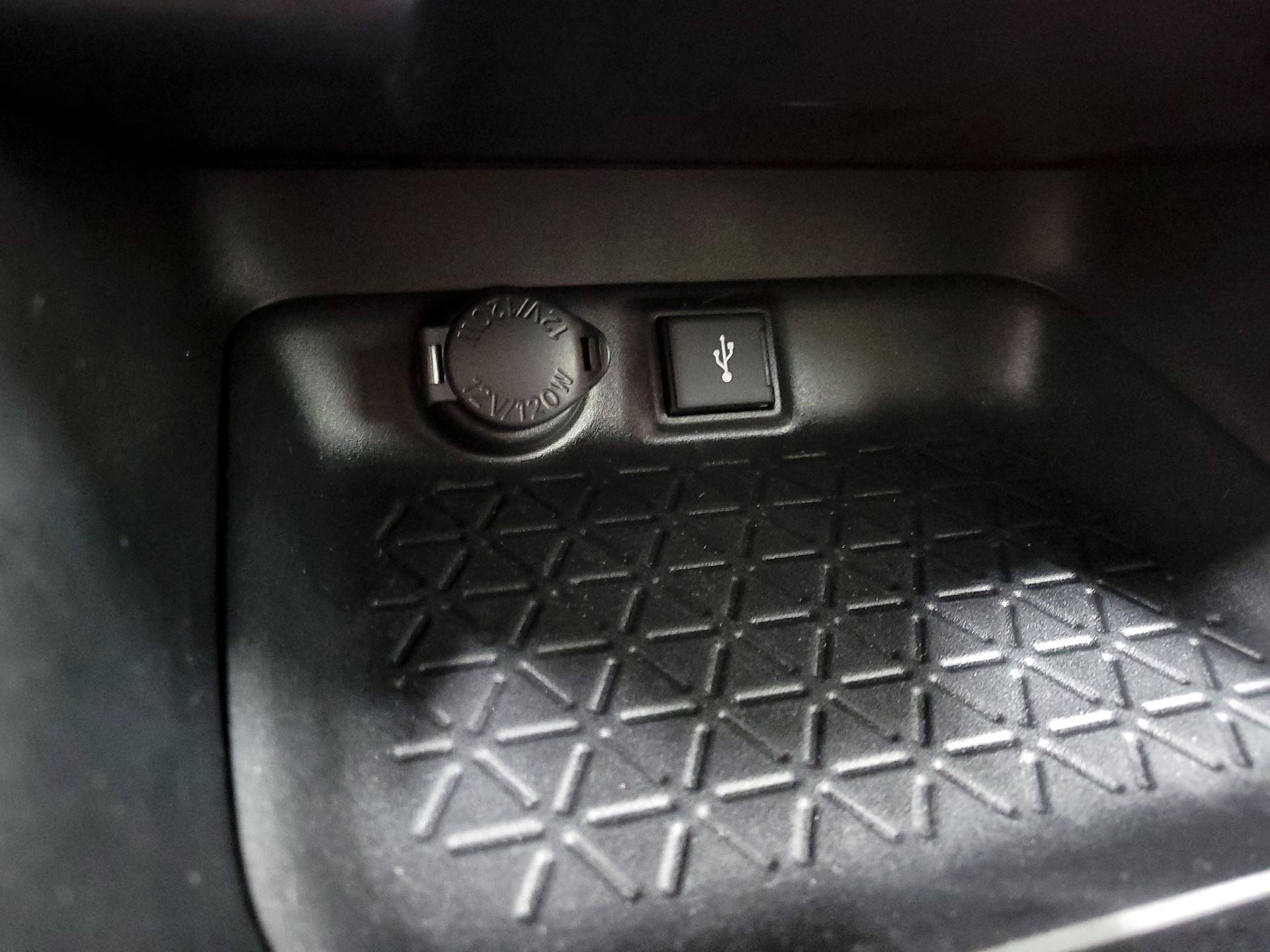 Thumbnail: 2020 Toyota RAV4 - 18