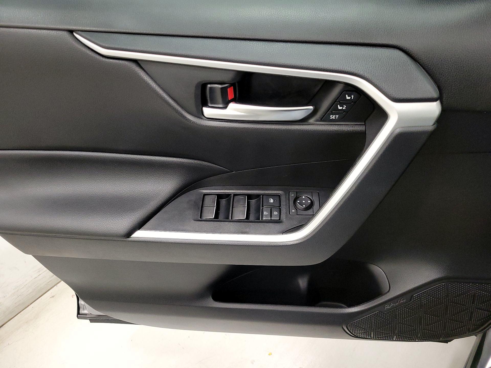 Thumbnail: 2022 Toyota RAV4 - 12